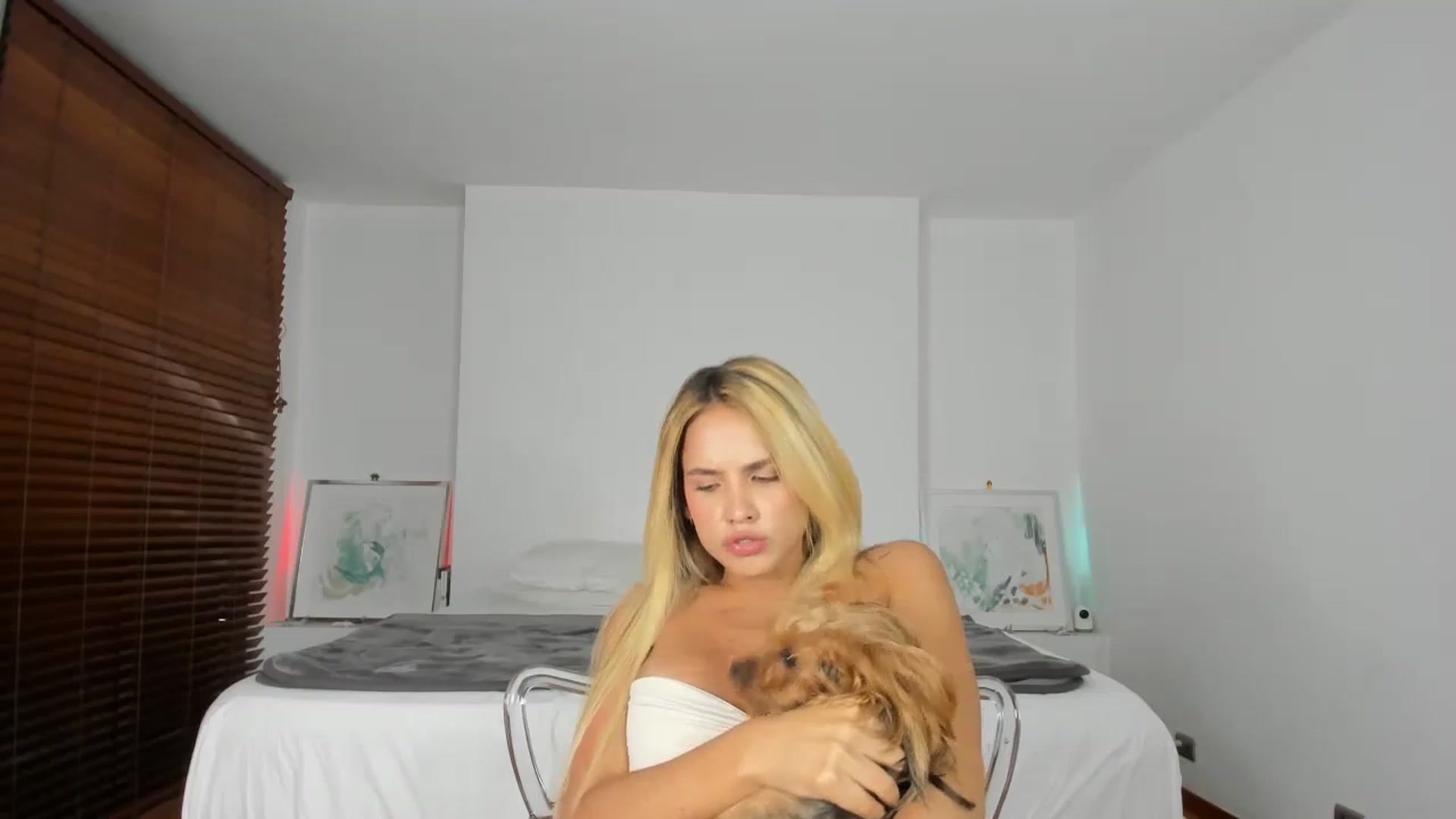 Gallery image thumbnail from EMILIANA_CRUZ's myfreecams stream on, 11/03/2023, 23:04 image 7 of 20