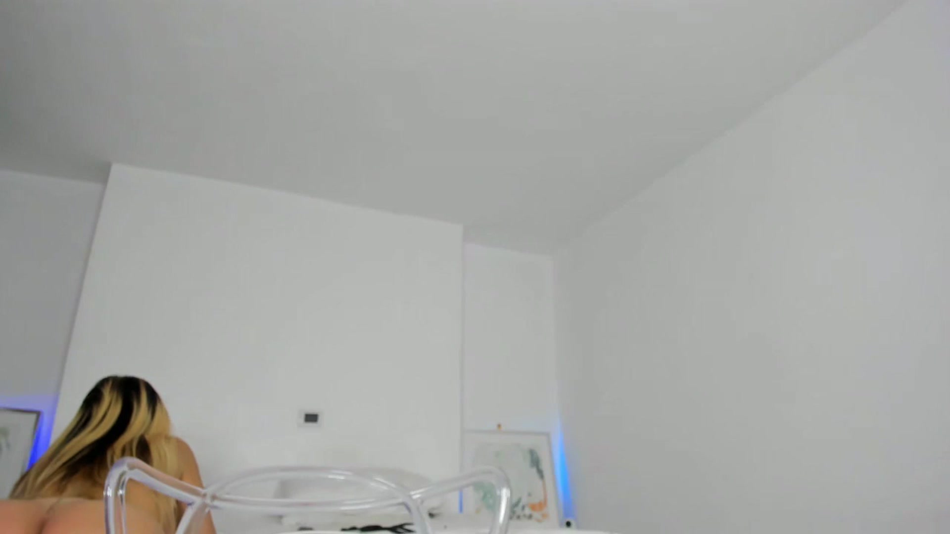 Gallery image thumbnail from EMILIANA_CRUZ's myfreecams stream on, 12/05/2023, 24:25 image 17 of 20