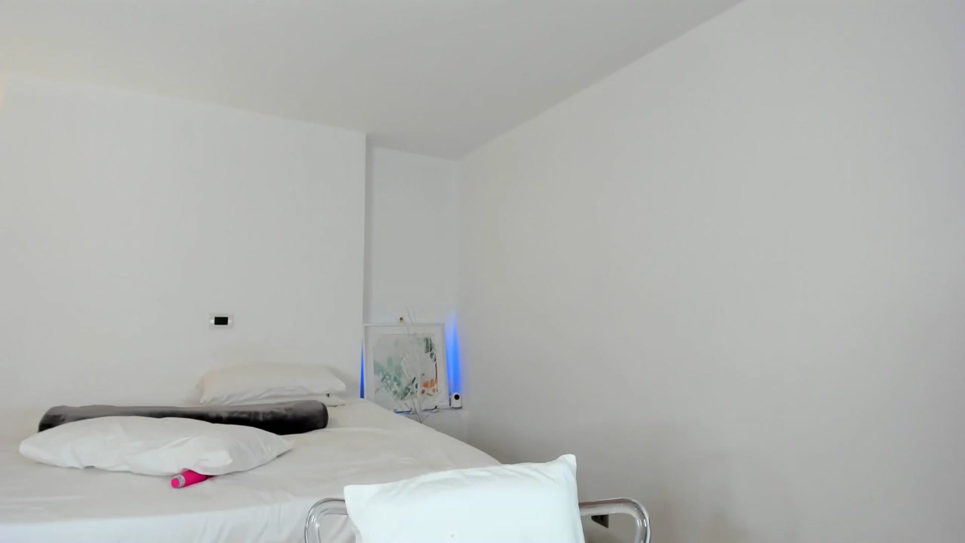 Gallery image thumbnail from EMILIANA_CRUZ's myfreecams stream on, 12/14/2023, 19:00 image 10 of 20