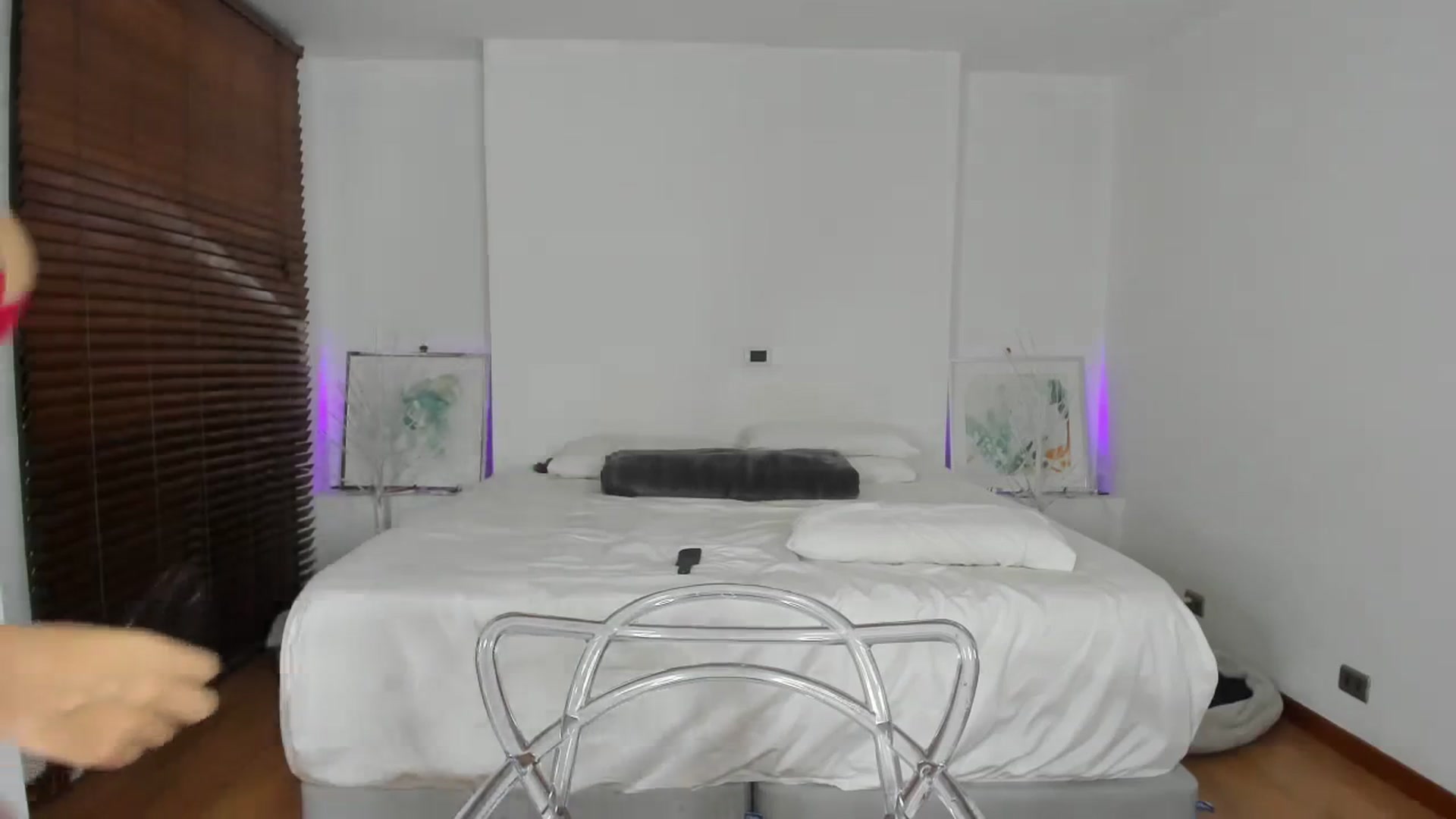 Gallery image thumbnail from EMILIANA_CRUZ's myfreecams stream on, 12/20/2023, 24:37 image 16 of 20