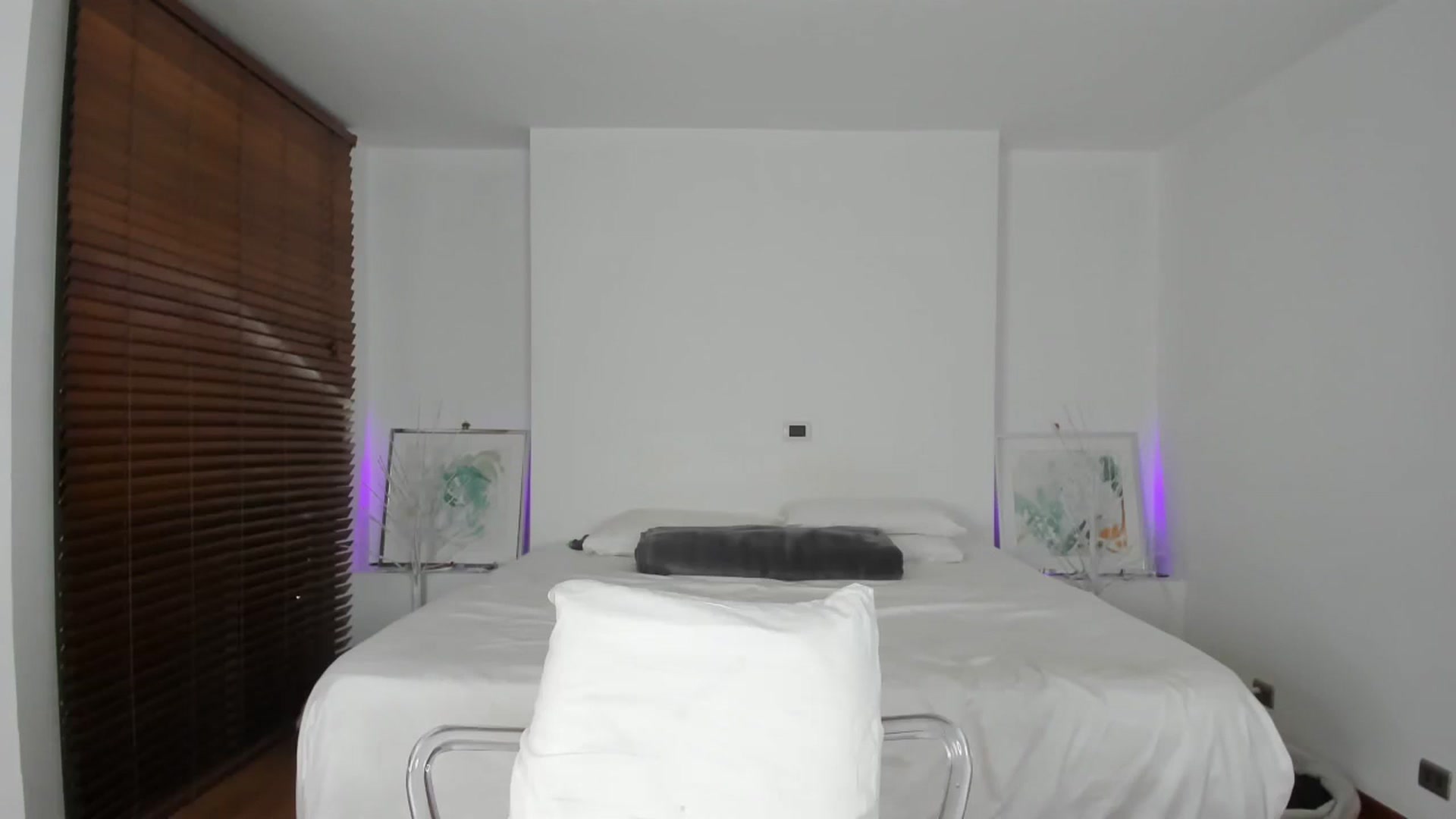 Gallery image thumbnail from EMILIANA_CRUZ's myfreecams stream on, 12/20/2023, 02:02 image 14 of 20