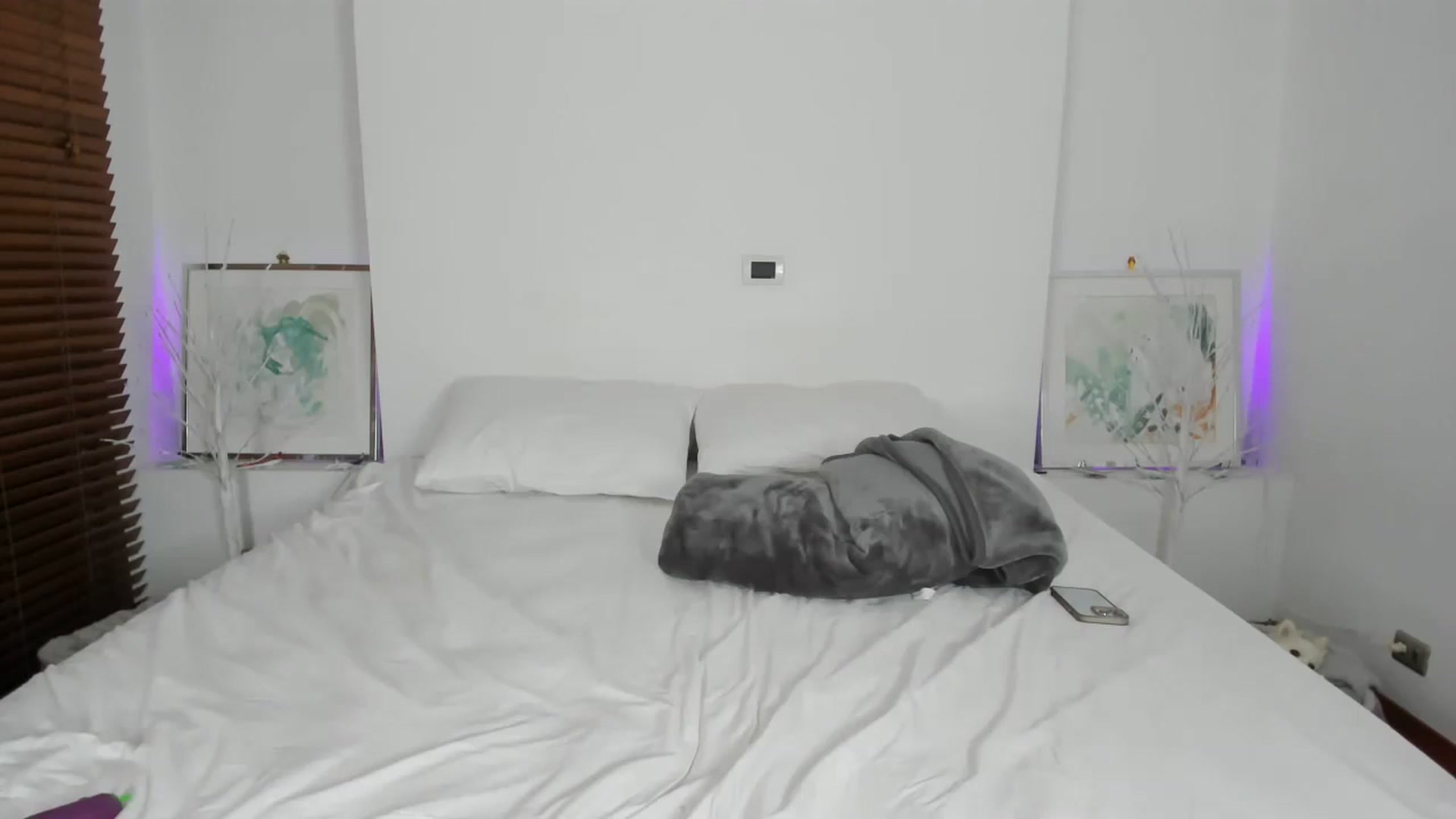 Gallery image thumbnail from EMILIANA_CRUZ's myfreecams stream on, 12/21/2023, 05:47 image 7 of 20