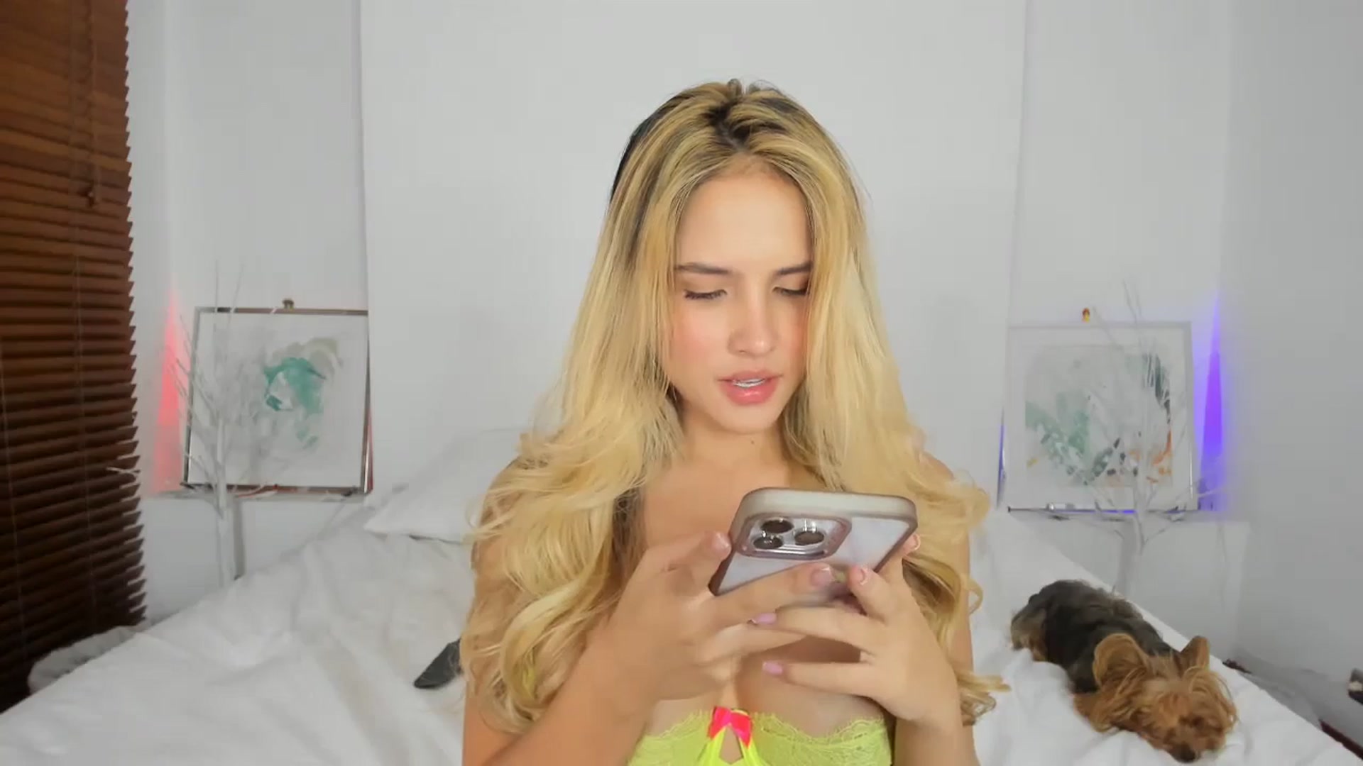 Gallery image thumbnail from EMILIANA_CRUZ's myfreecams stream on, 12/27/2023, 03:30 image 19 of 20