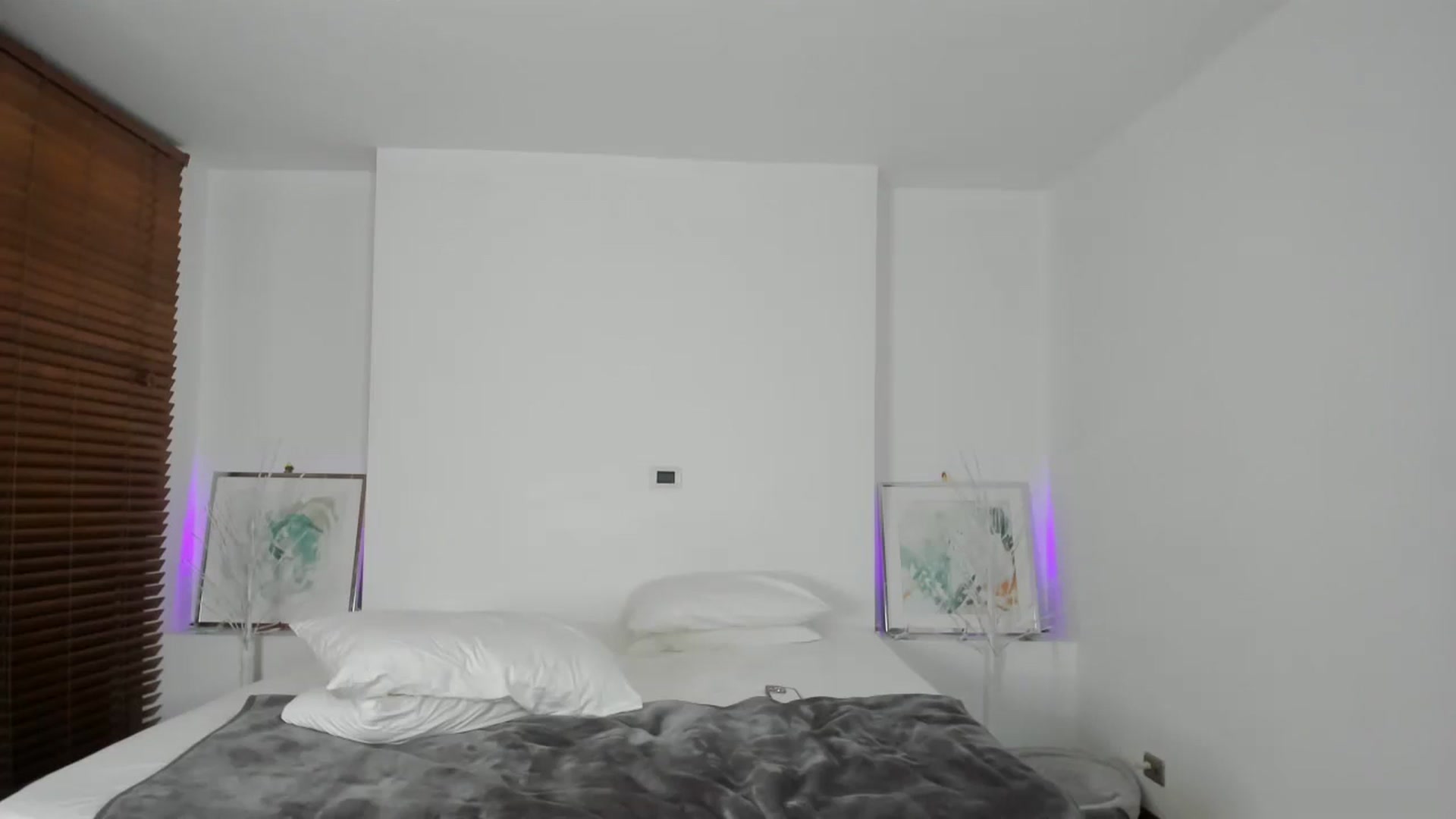 Gallery image thumbnail from EMILIANA_CRUZ's myfreecams stream on, 12/28/2023, 03:27 image 17 of 20