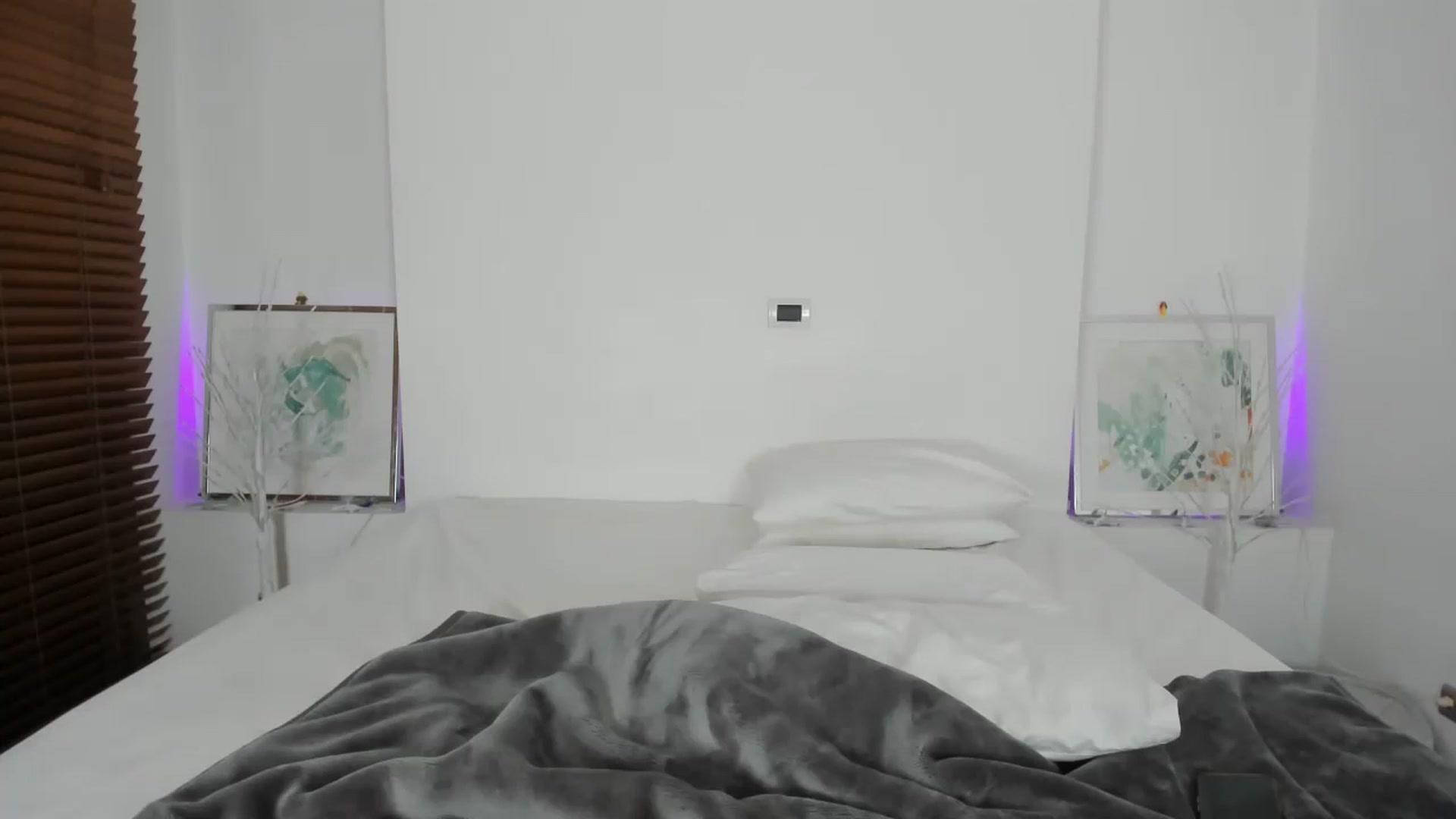 Gallery image thumbnail from EMILIANA_CRUZ's myfreecams stream on, 12/28/2023, 05:18 image 8 of 20