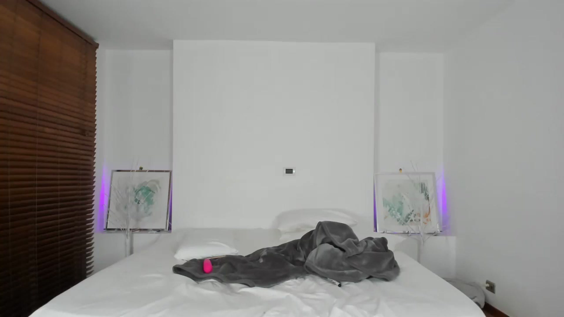 Gallery image thumbnail from EMILIANA_CRUZ's myfreecams stream on, 12/28/2023, 06:22 image 17 of 20