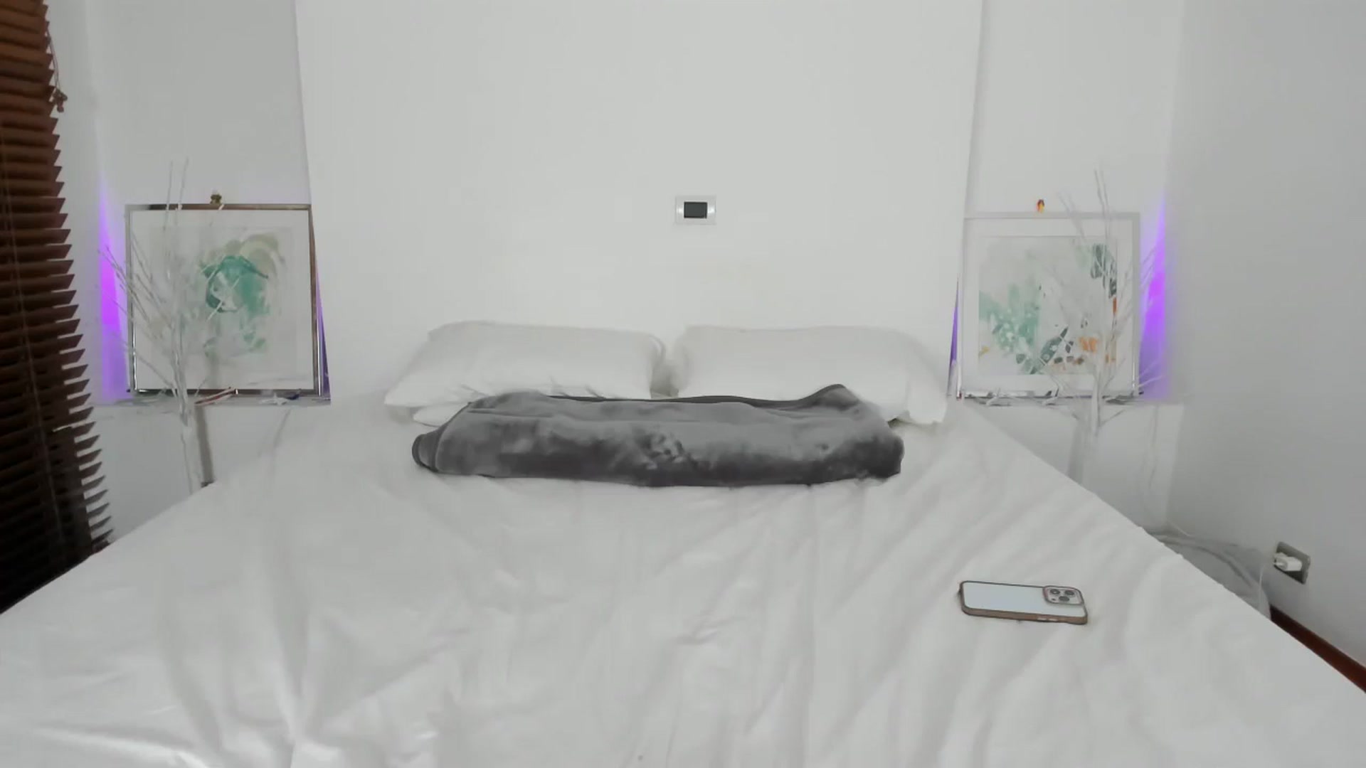 Gallery image thumbnail from EMILIANA_CRUZ's myfreecams stream on, 01/10/2024, 01:17 image 15 of 20