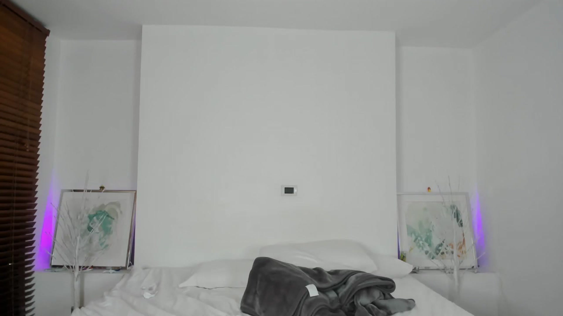 Gallery image thumbnail from EMILIANA_CRUZ's myfreecams stream on, 02/10/2024, 03:03 image 19 of 20