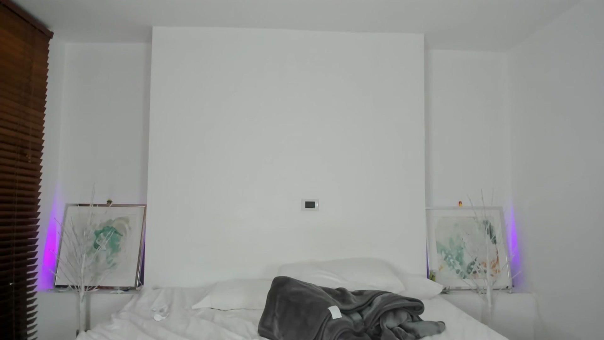 Gallery image thumbnail from EMILIANA_CRUZ's myfreecams stream on, 02/10/2024, 03:03 image 16 of 20
