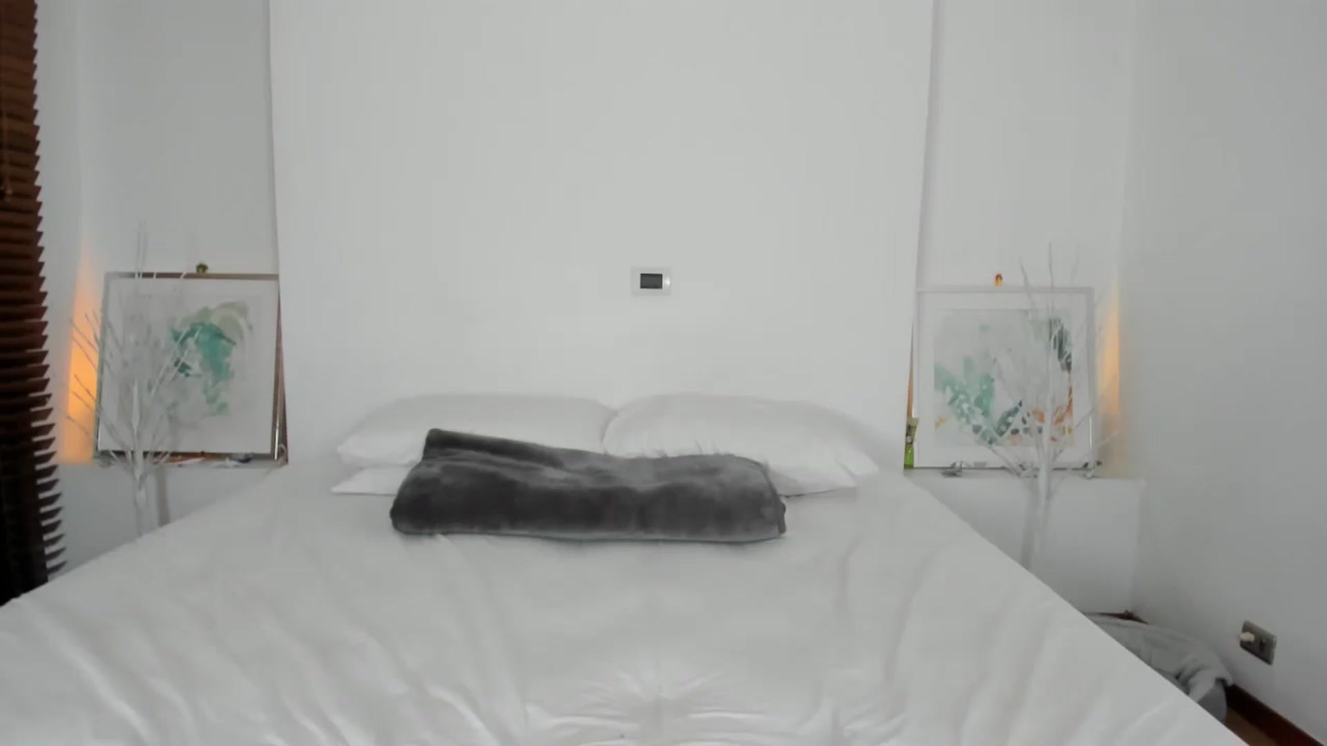 Gallery image thumbnail from EMILIANA_CRUZ's myfreecams stream on, 02/20/2024, 04:03 image 15 of 20