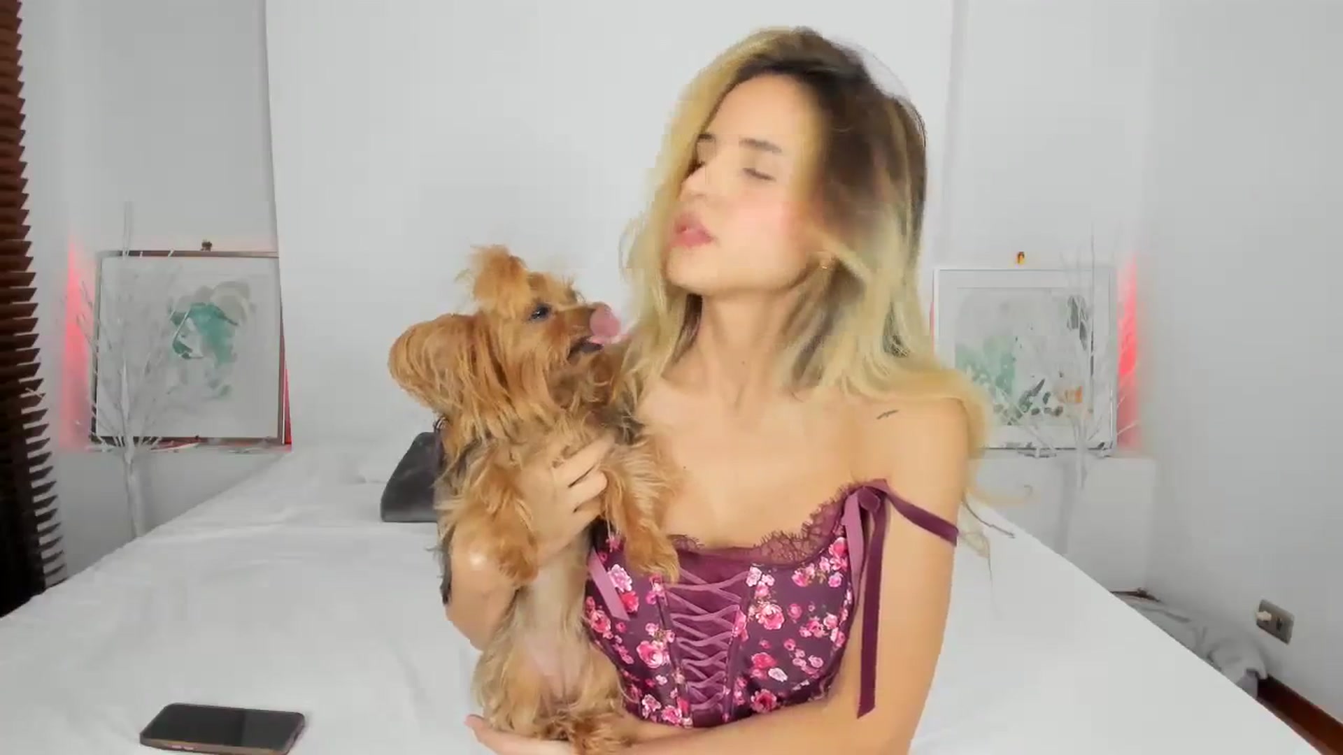 Gallery image thumbnail from EMILIANA_CRUZ's myfreecams stream on, 02/23/2024, 01:06 image 6 of 20