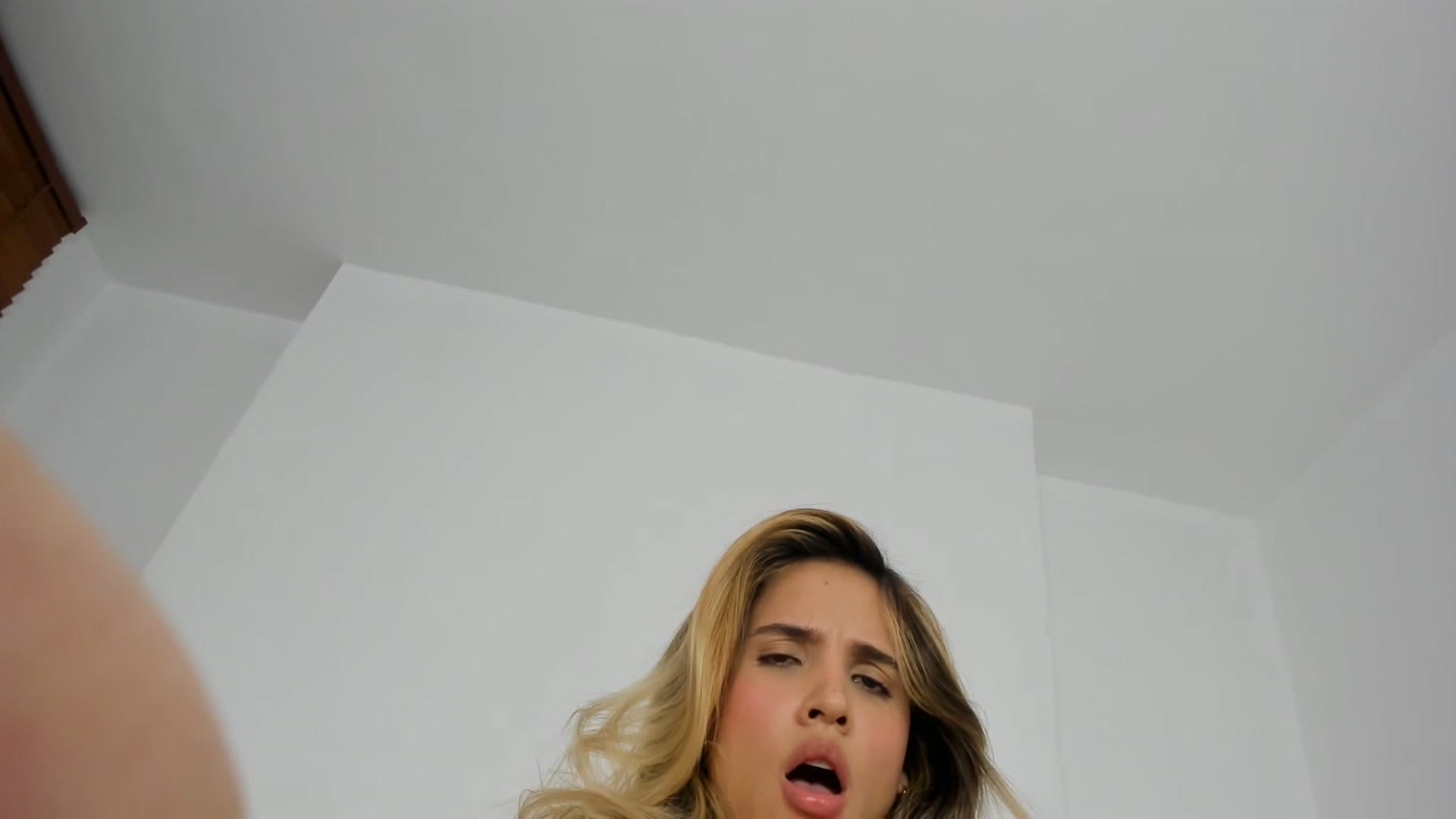 Gallery image thumbnail from EMILIANA_CRUZ's myfreecams stream on, 03/04/2024, 05:23 image 3 of 20