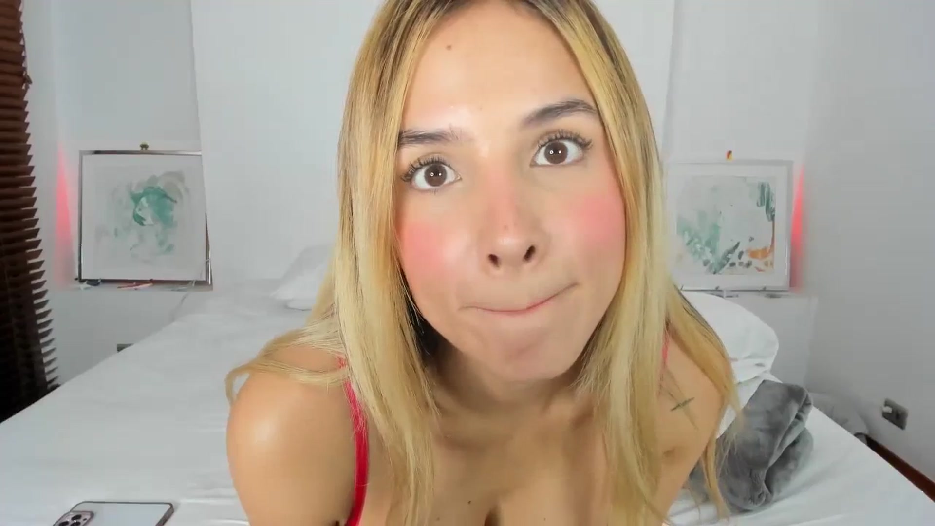Gallery image thumbnail from EMILIANA_CRUZ's myfreecams stream on, 03/08/2024, 24:16 image 9 of 20