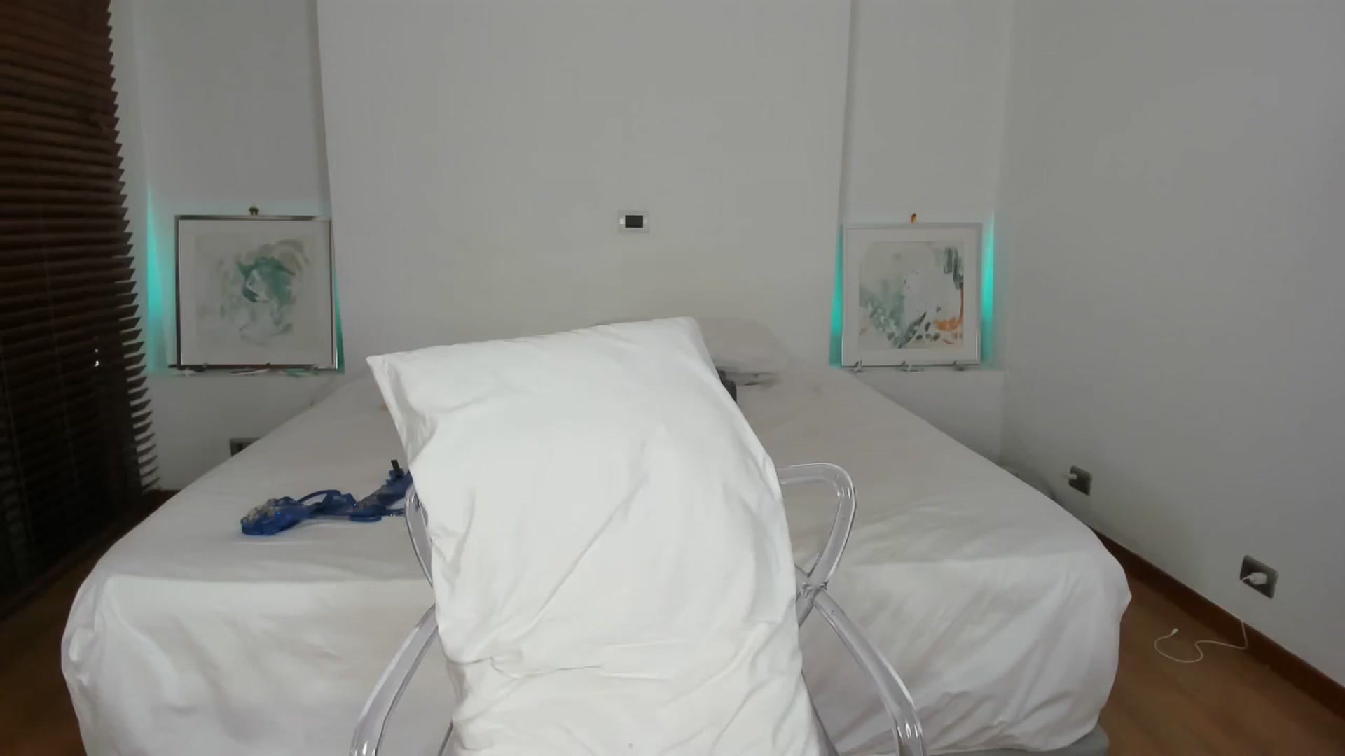 Gallery image thumbnail from EMILIANA_CRUZ's myfreecams stream on, 03/10/2024, 02:58 image 20 of 20