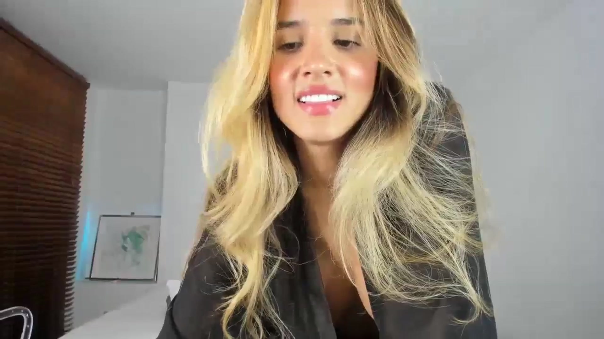 Gallery image thumbnail from EMILIANA_CRUZ's myfreecams stream on, 03/28/2024, 03:59 image 3 of 20