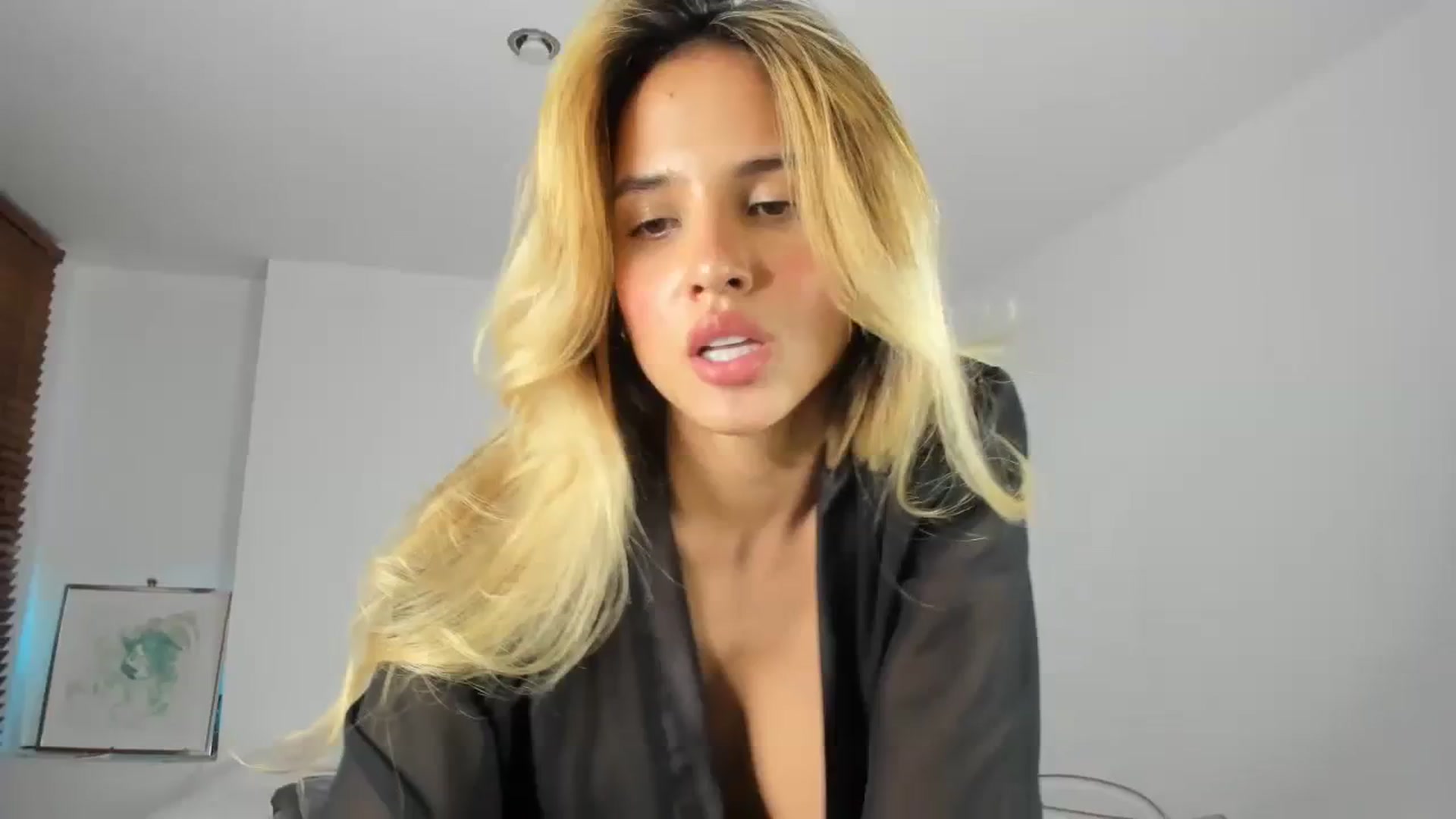 Gallery image thumbnail from EMILIANA_CRUZ's myfreecams stream on, 03/28/2024, 03:59 image 14 of 20