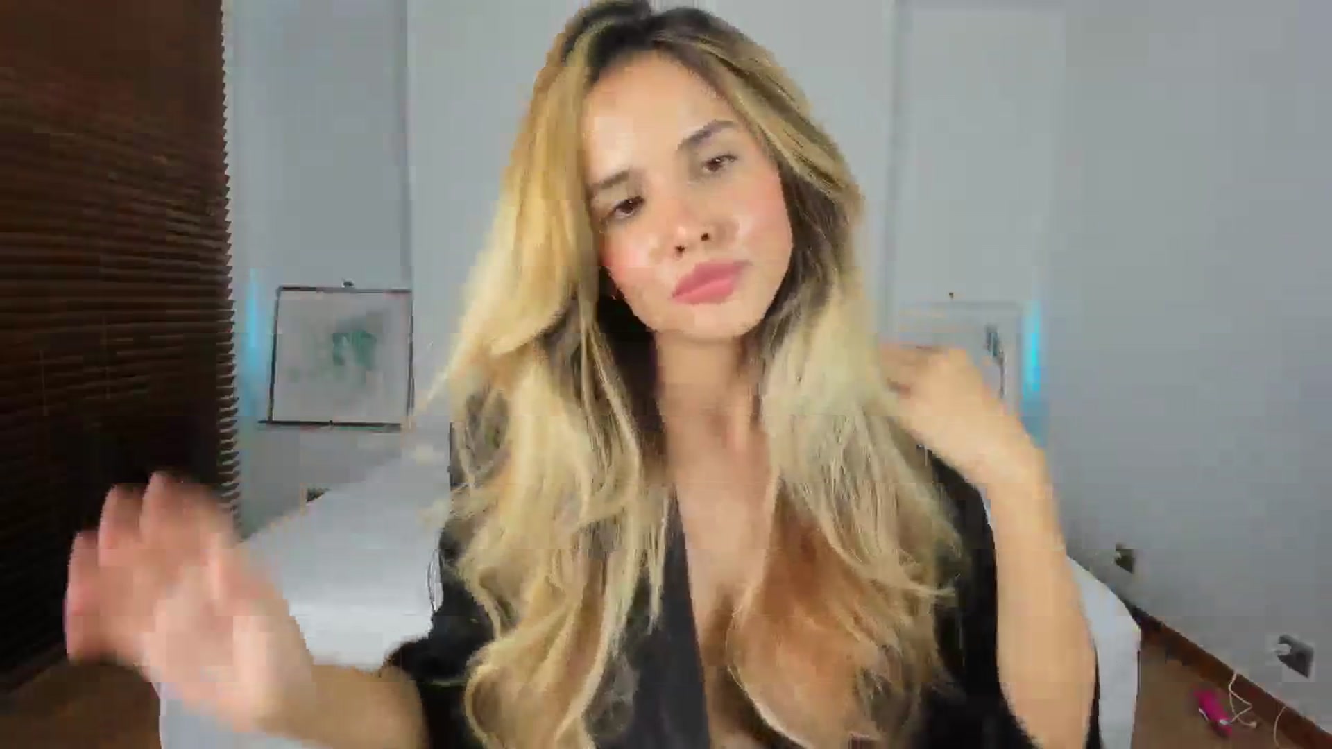 Gallery image thumbnail from EMILIANA_CRUZ's myfreecams stream on, 03/28/2024, 03:59 image 10 of 20