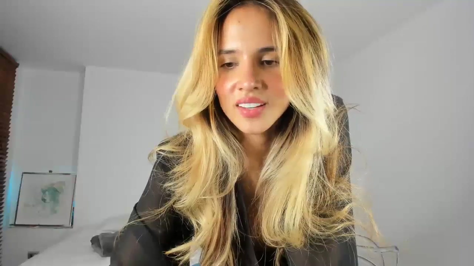 Gallery image thumbnail from EMILIANA_CRUZ's myfreecams stream on, 03/28/2024, 03:59 image 15 of 20