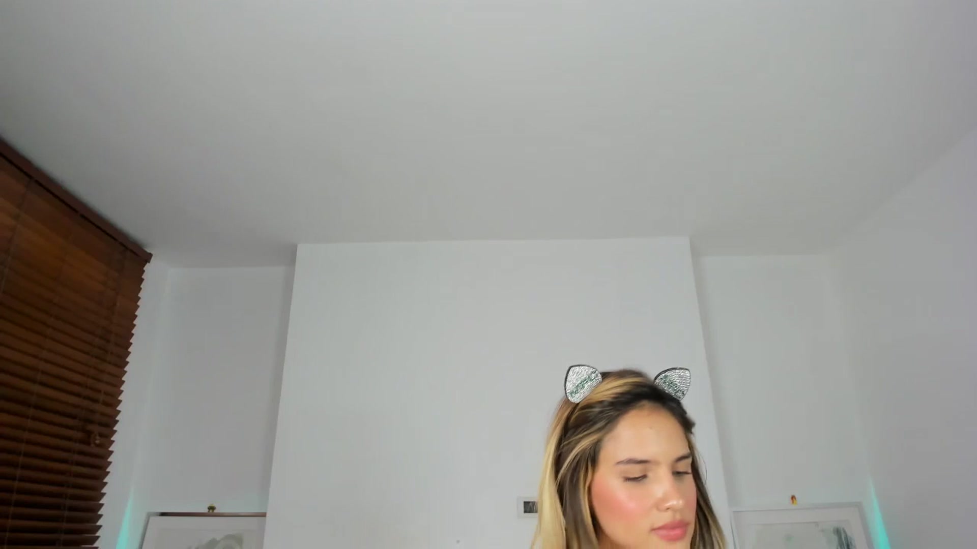Gallery image thumbnail from EMILIANA_CRUZ's myfreecams stream on, 04/04/2024, 03:52 image 10 of 20