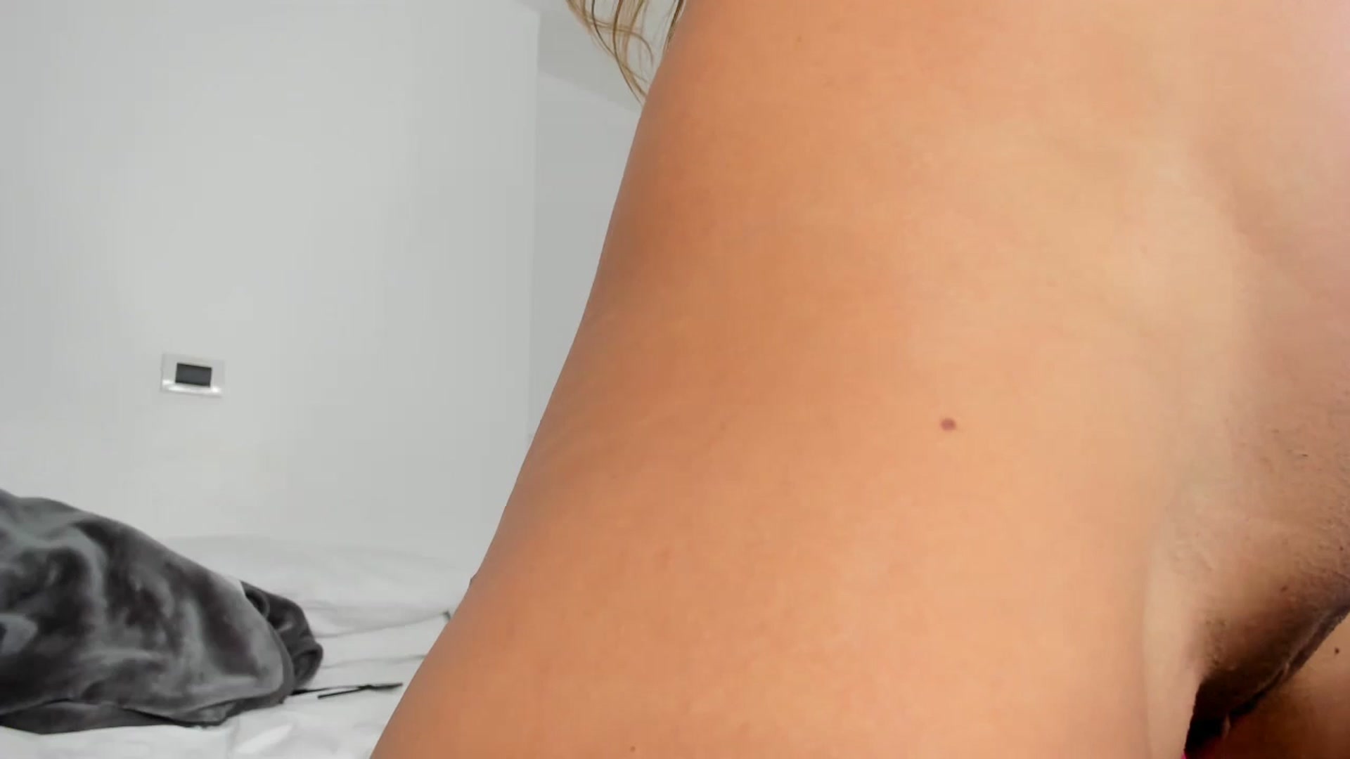 Gallery image thumbnail from EMILIANA_CRUZ's myfreecams stream on, 04/04/2024, 05:40 image 18 of 20