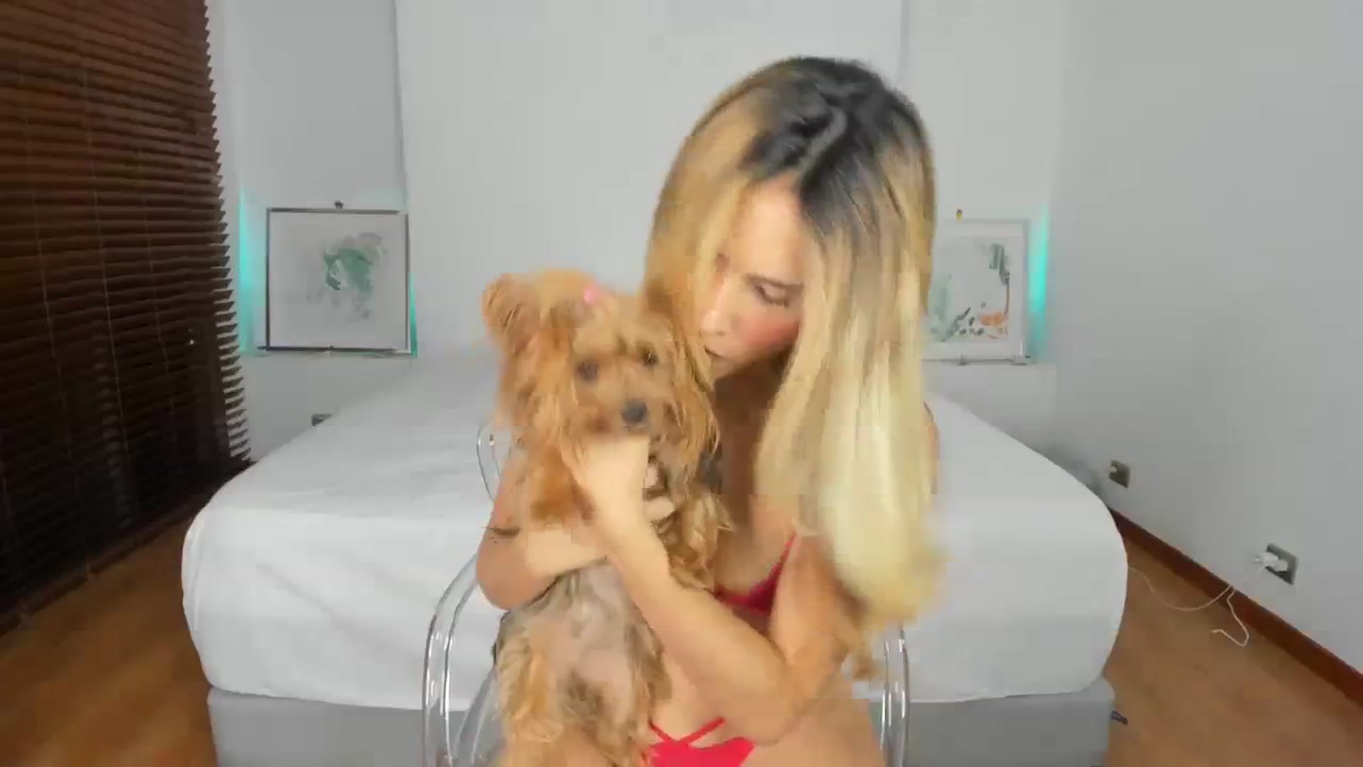 Gallery image thumbnail from EMILIANA_CRUZ's myfreecams stream on, 04/05/2024, 01:08 image 9 of 20