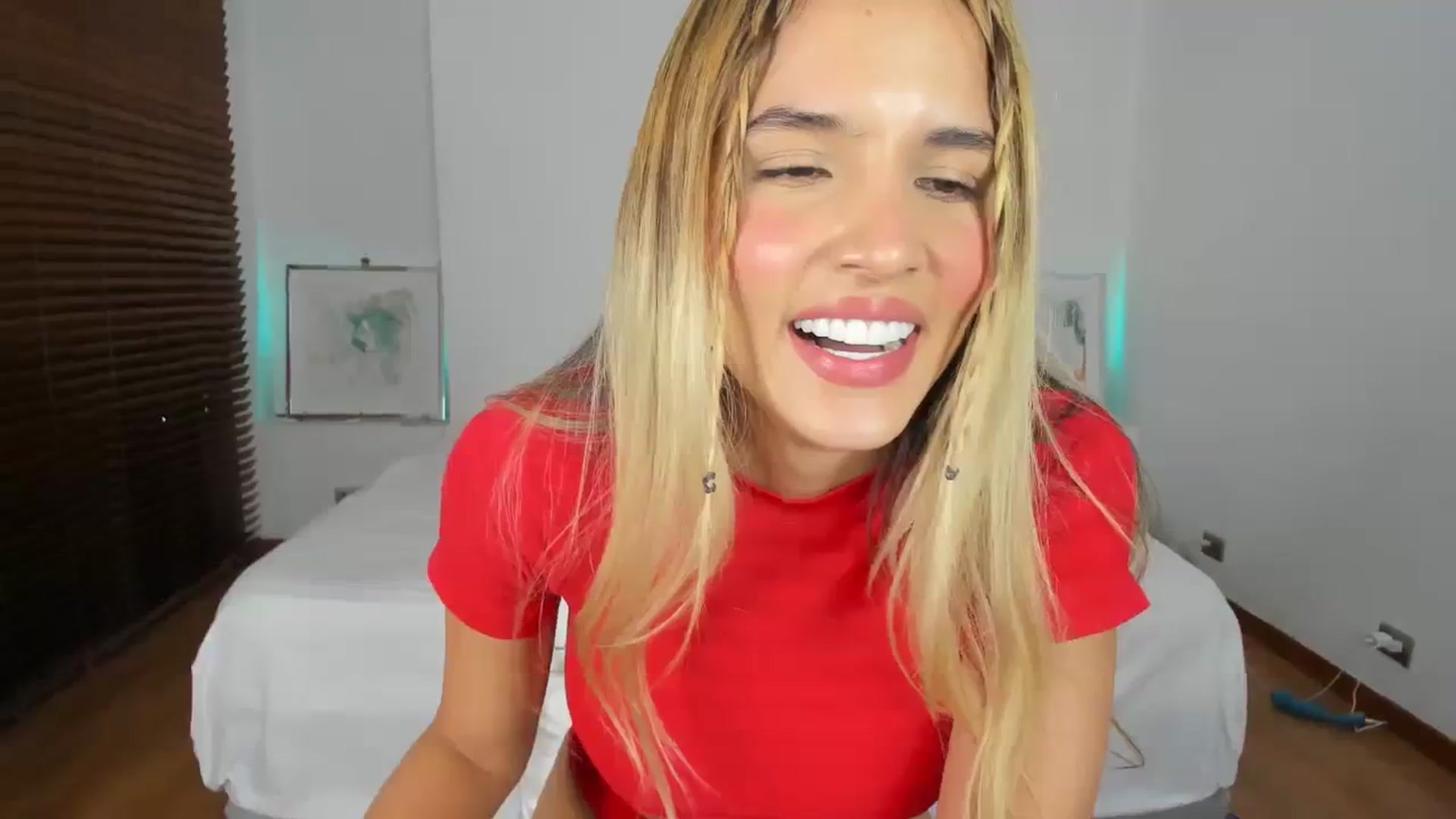 Gallery image thumbnail from EMILIANA_CRUZ's myfreecams stream on, 04/07/2024, 01:48 image 11 of 20
