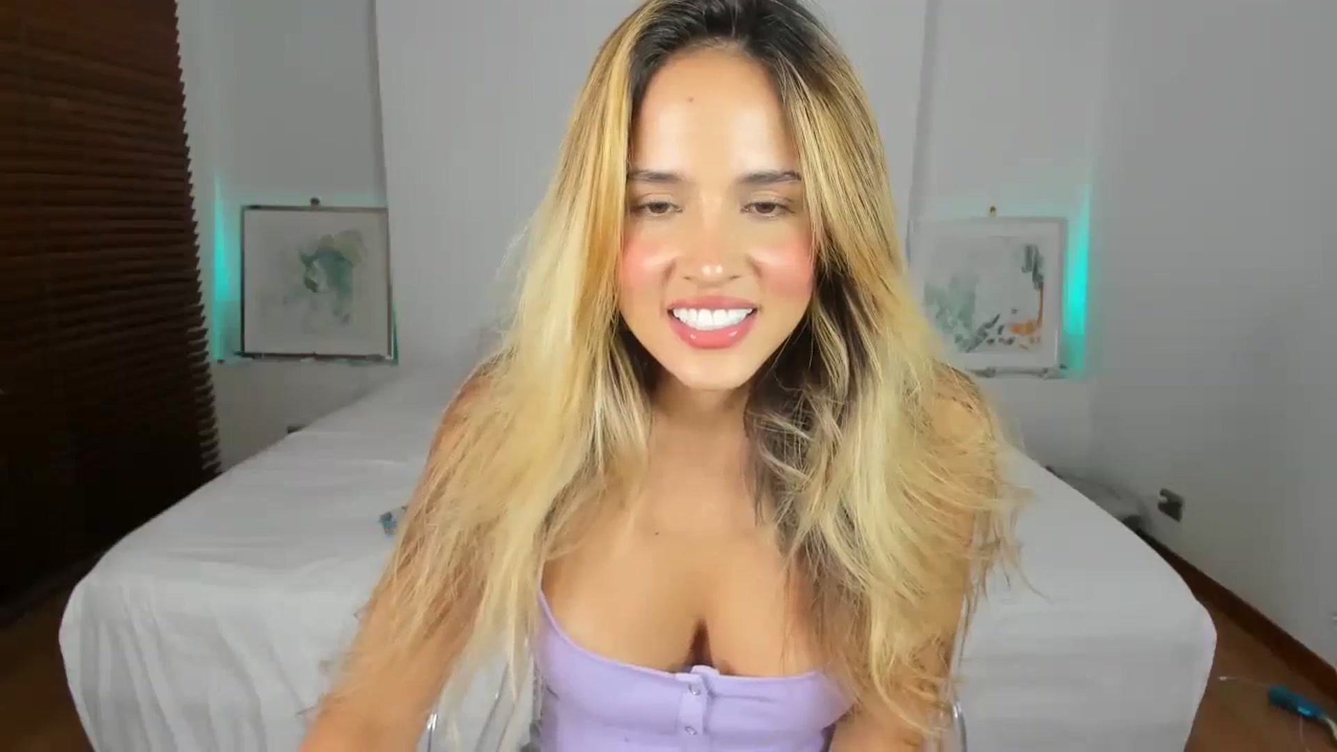 Gallery image thumbnail from EMILIANA_CRUZ's myfreecams stream on, 04/11/2024, 04:22 image 7 of 20
