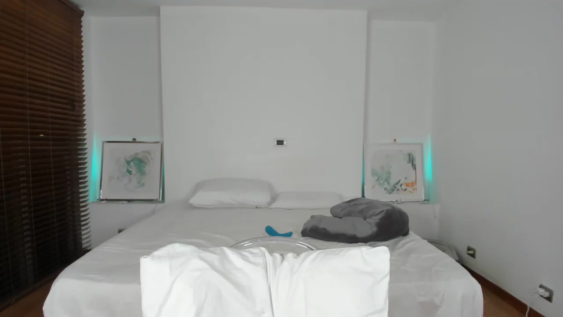 Gallery image thumbnail from EMILIANA_CRUZ's myfreecams stream on, 04/20/2024, 24:03 image 20 of 20