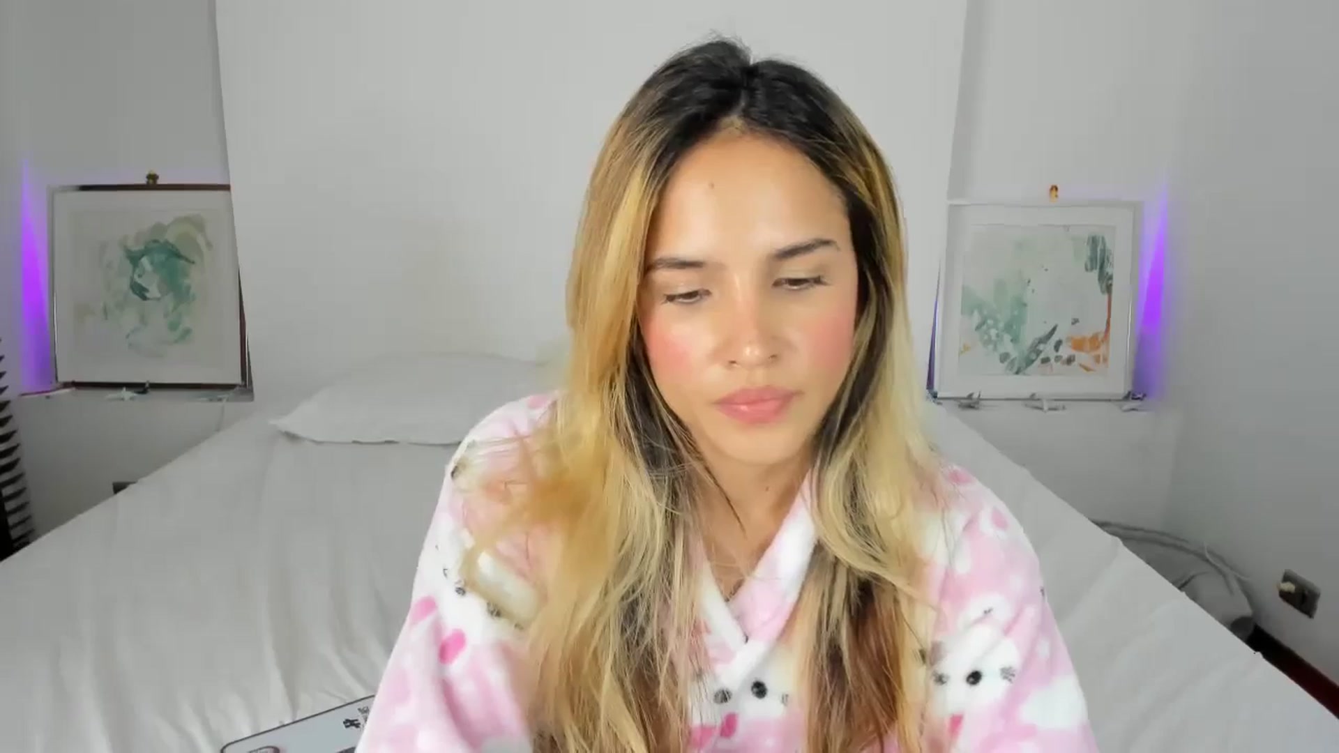 Gallery image thumbnail from EMILIANA_CRUZ's myfreecams stream on, 04/23/2024, 04:50 image 16 of 20