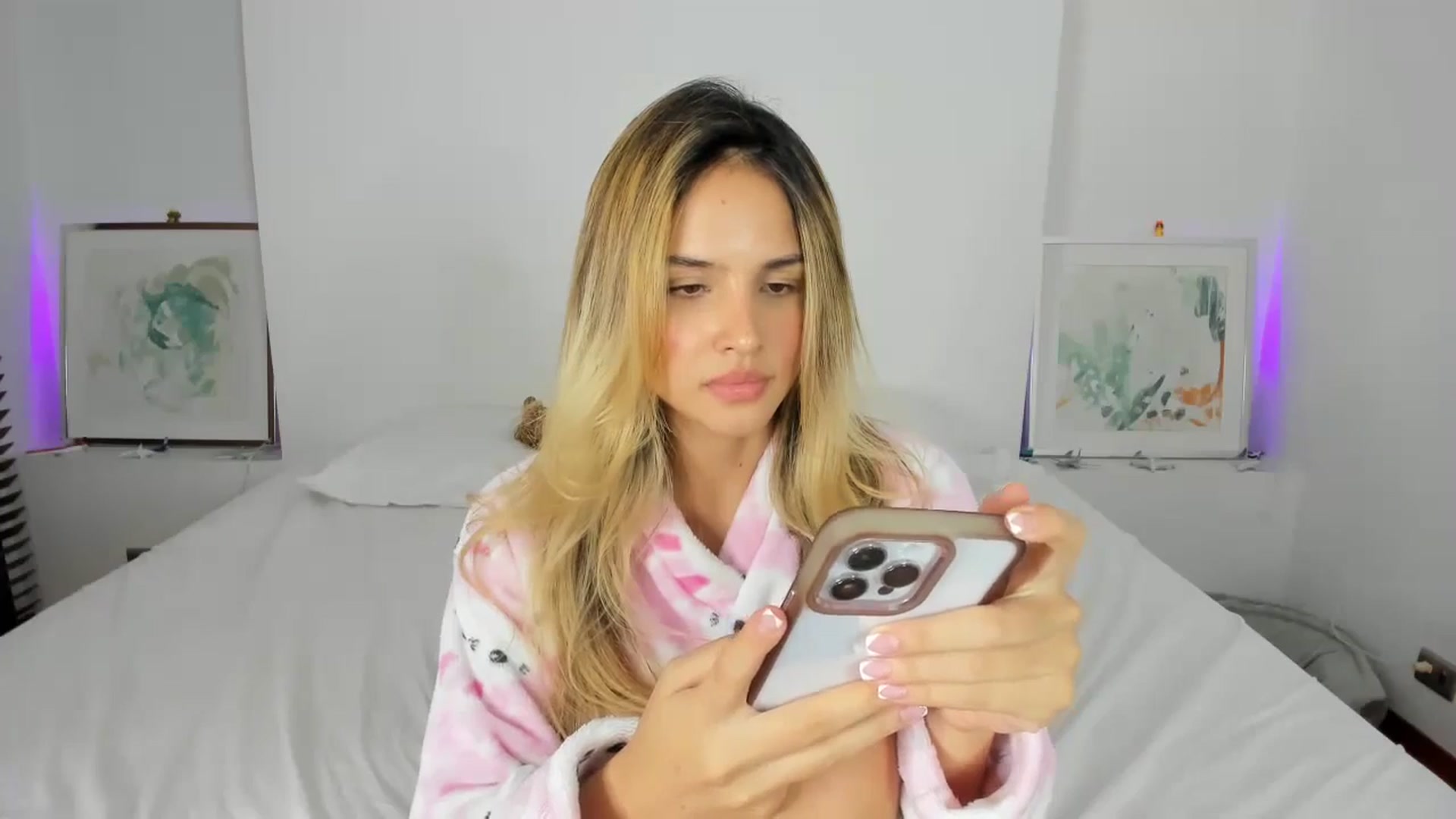Gallery image thumbnail from EMILIANA_CRUZ's myfreecams stream on, 04/23/2024, 04:50 image 7 of 20