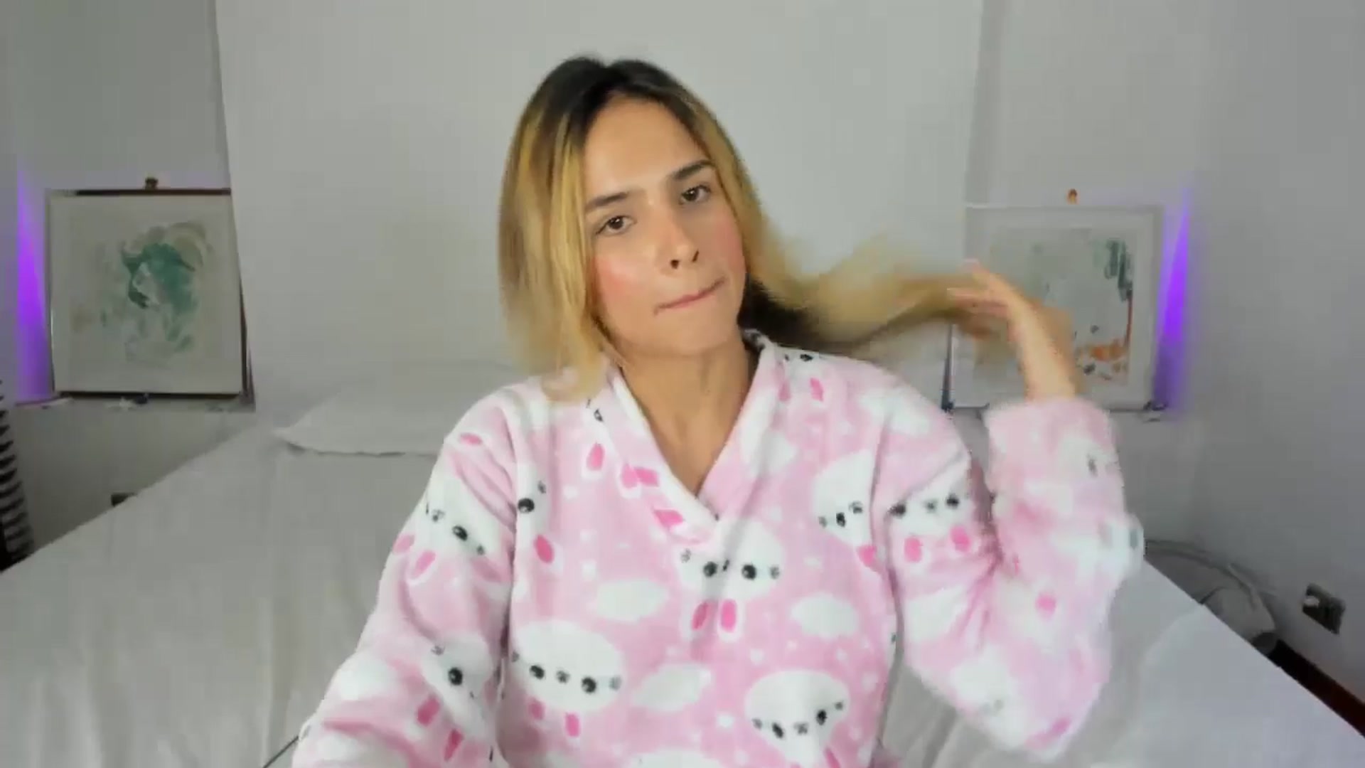 Gallery image thumbnail from EMILIANA_CRUZ's myfreecams stream on, 04/23/2024, 04:50 image 20 of 20