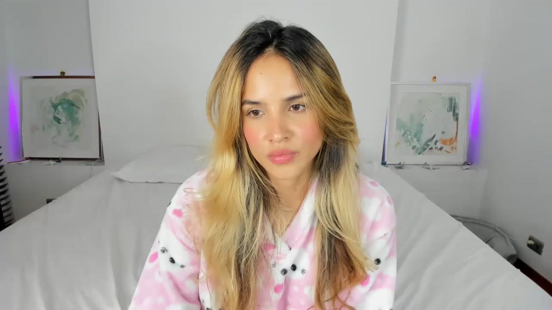 Gallery image thumbnail from EMILIANA_CRUZ's myfreecams stream on, 04/23/2024, 04:50 image 15 of 20