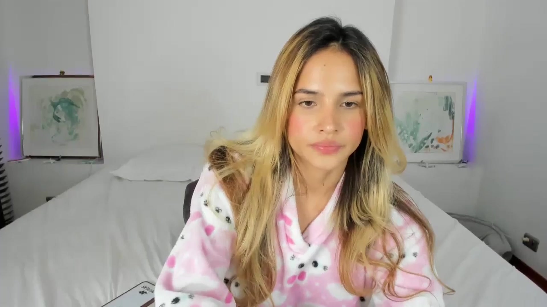 Gallery image thumbnail from EMILIANA_CRUZ's myfreecams stream on, 04/23/2024, 04:50 image 18 of 20