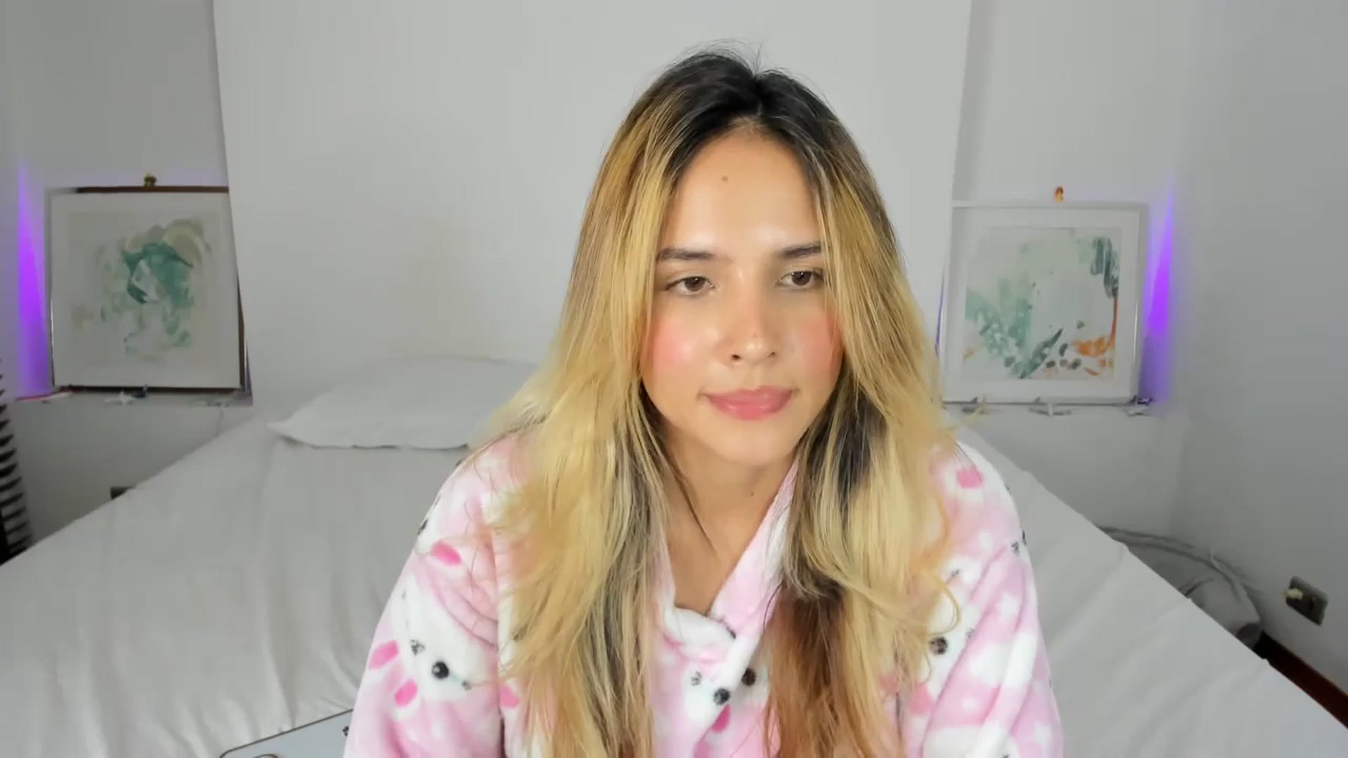 Gallery image thumbnail from EMILIANA_CRUZ's myfreecams stream on, 04/23/2024, 04:50 image 17 of 20