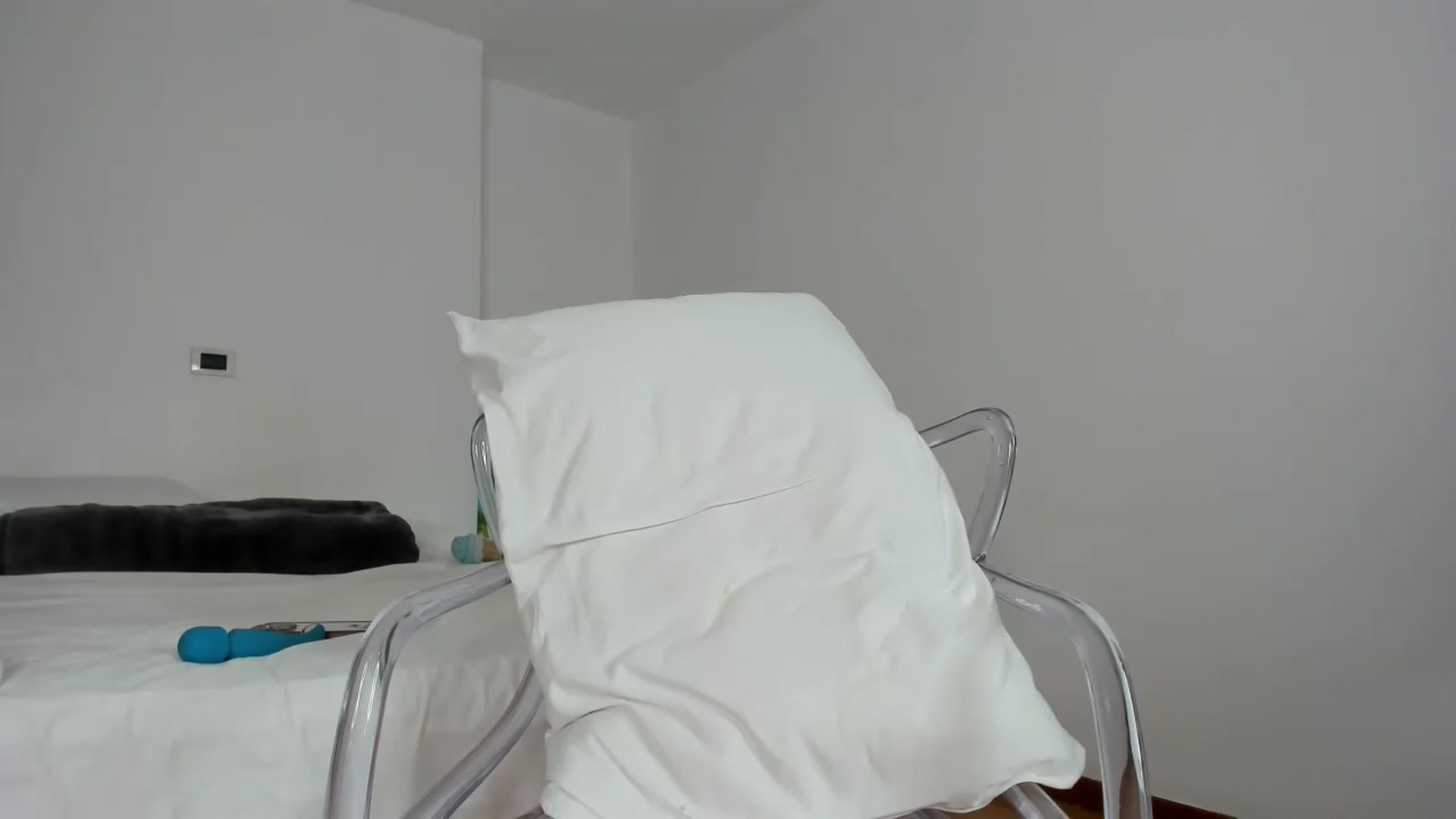 Gallery image thumbnail from EMILIANA_CRUZ's myfreecams stream on, 04/27/2024, 24:20 image 5 of 20