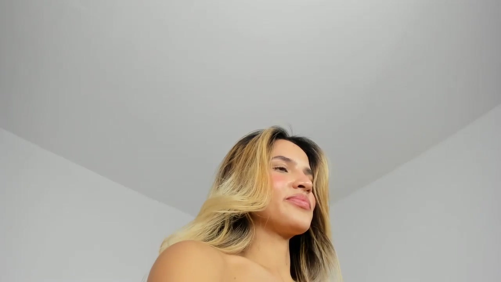 Gallery image thumbnail from EMILIANA_CRUZ's myfreecams stream on, 04/30/2024, 06:05 image 4 of 20