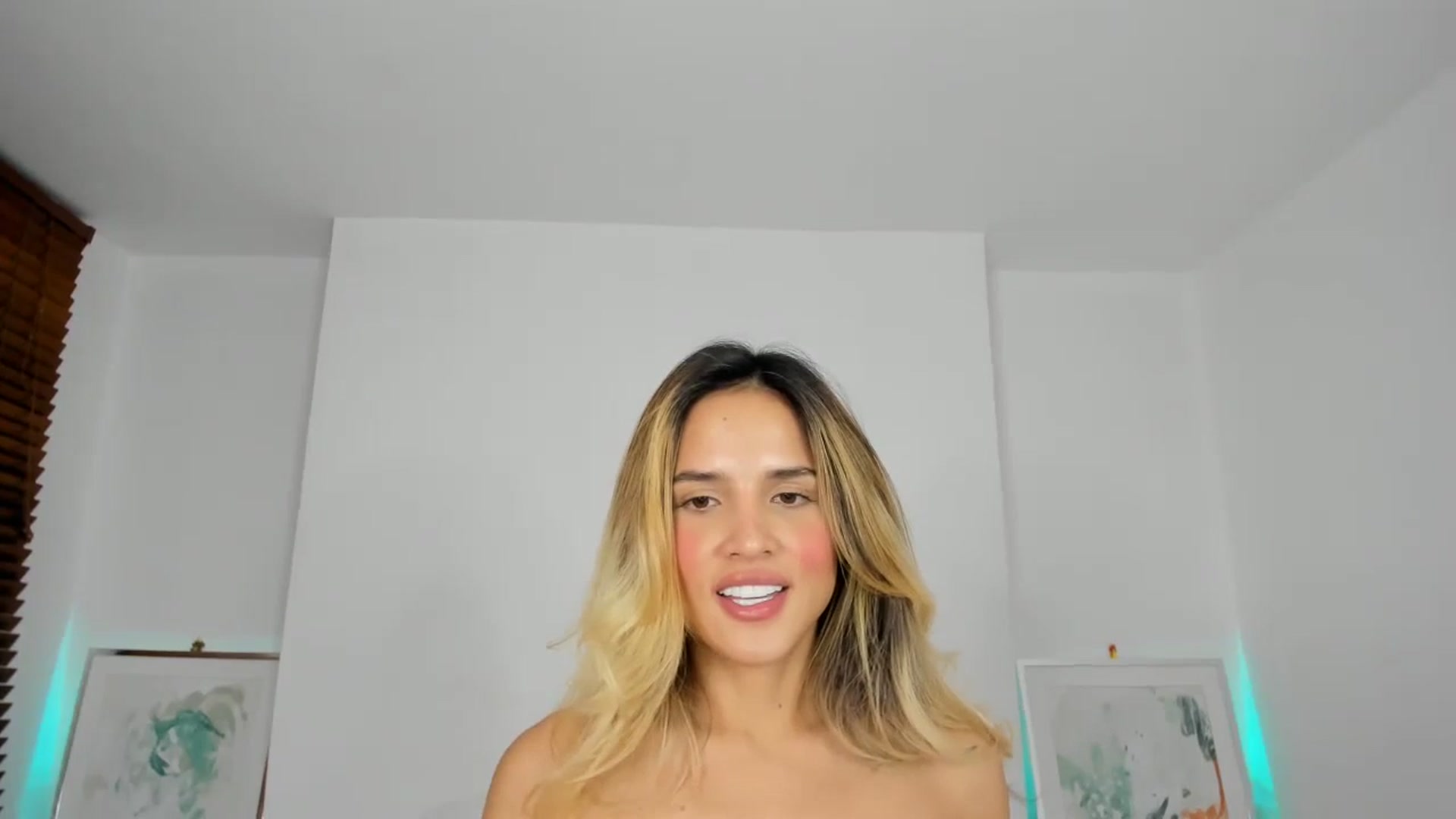 Gallery image thumbnail from EMILIANA_CRUZ's myfreecams stream on, 05/01/2024, 01:41 image 19 of 20