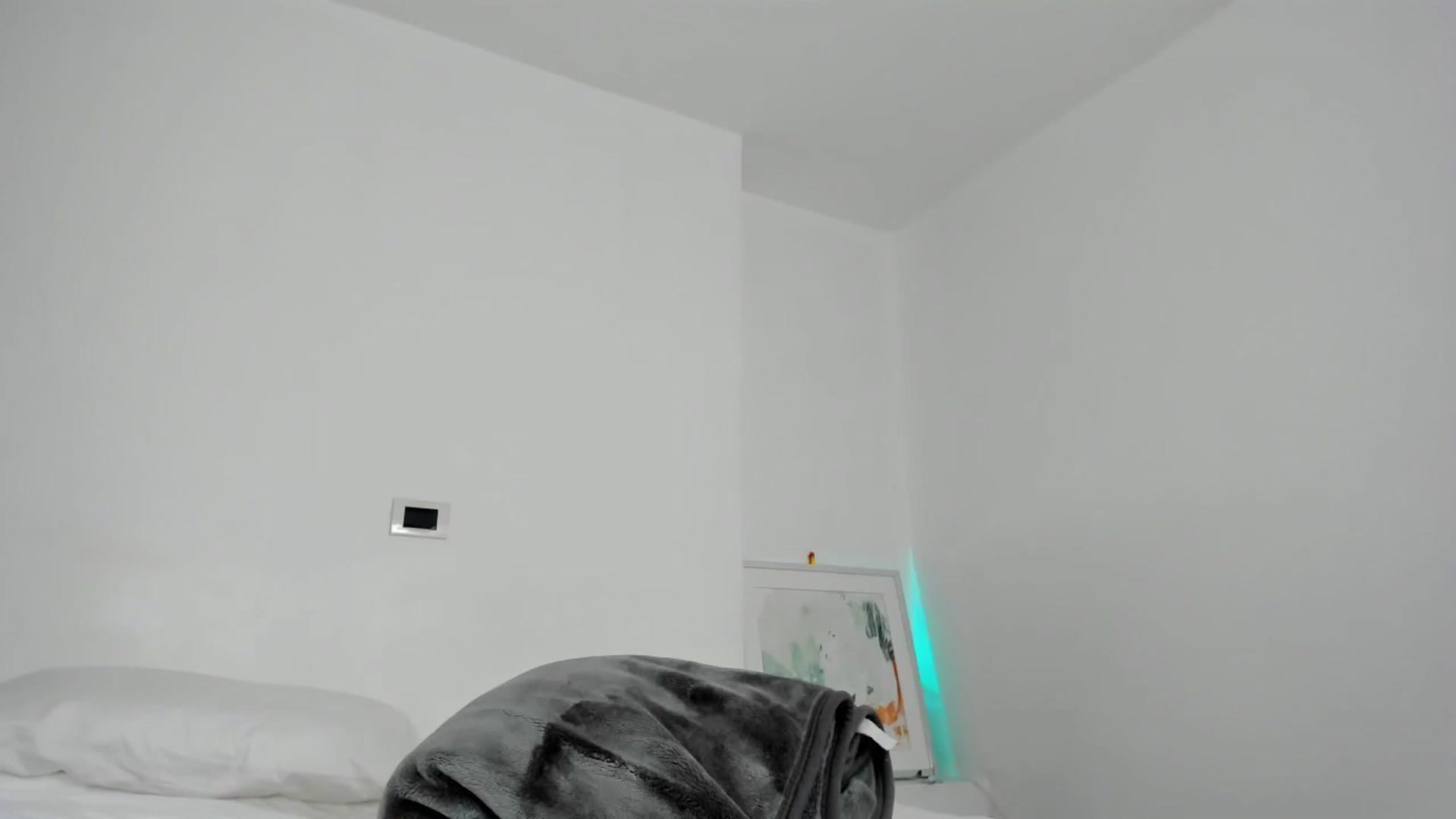 Gallery image thumbnail from EMILIANA_CRUZ's myfreecams stream on, 05/01/2024, 01:41 image 16 of 20