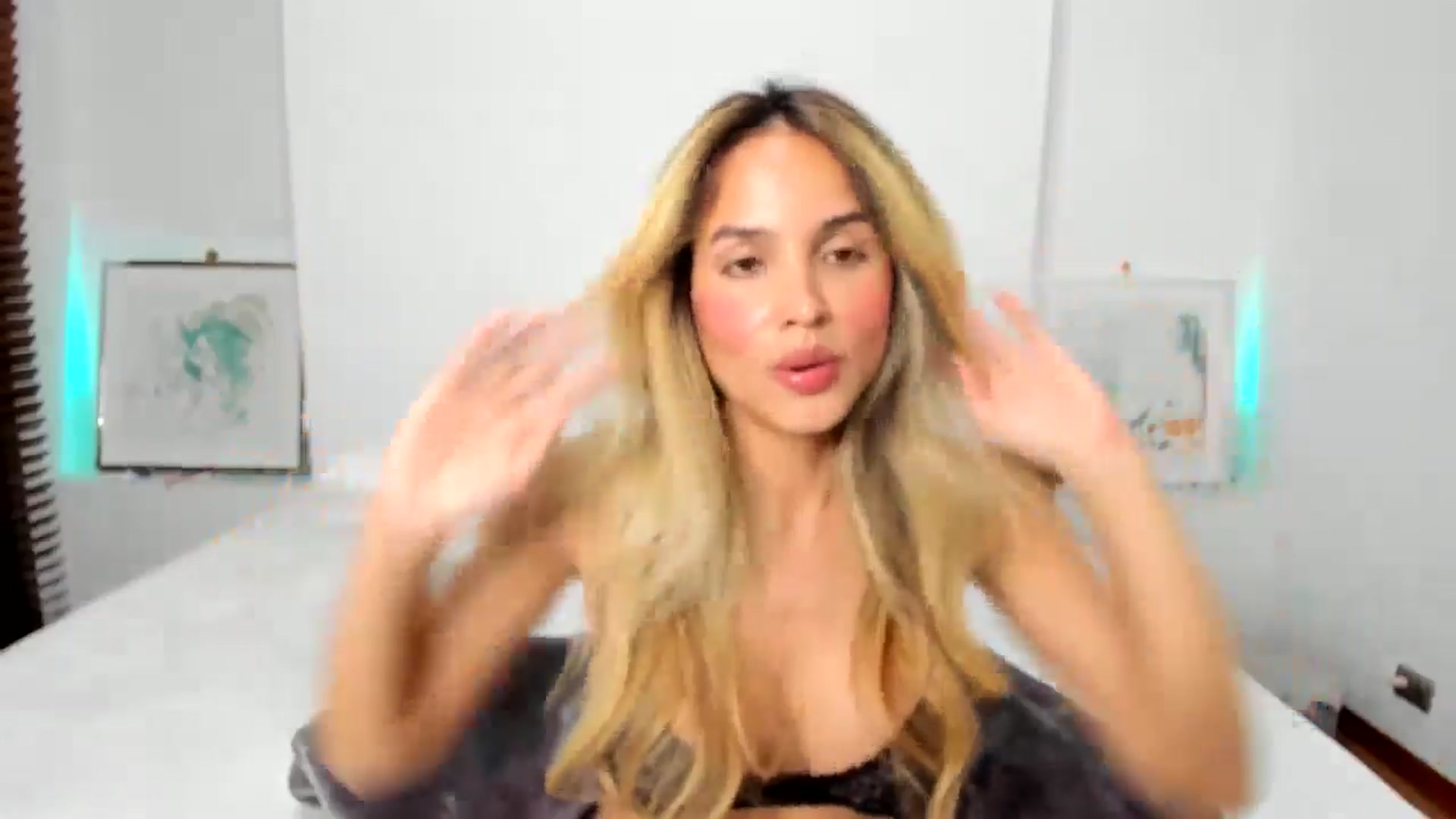 Gallery image thumbnail from EMILIANA_CRUZ's myfreecams stream on, 06/18/2024, 01:31 image 20 of 20