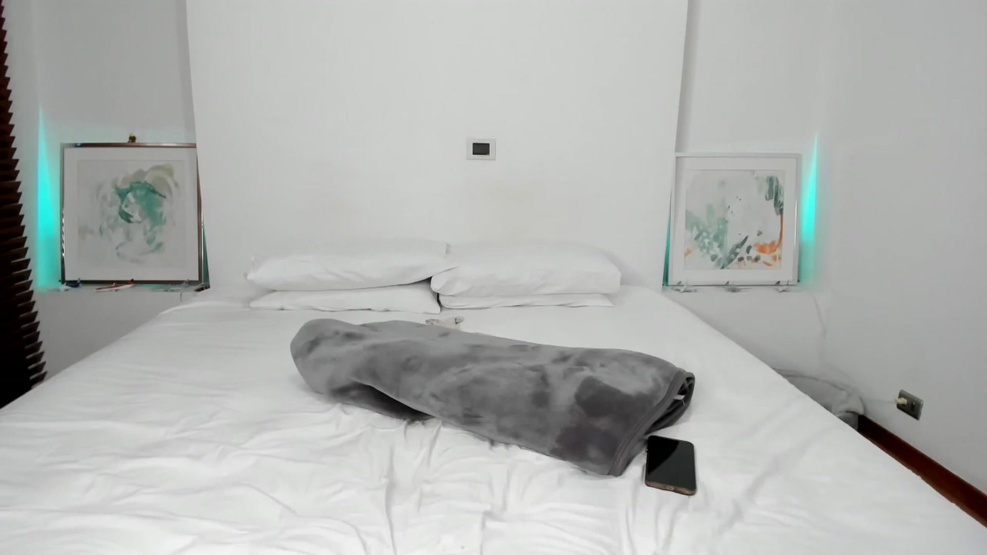 Gallery image thumbnail from EMILIANA_CRUZ's myfreecams stream on, 06/25/2024, 24:03 image 11 of 20