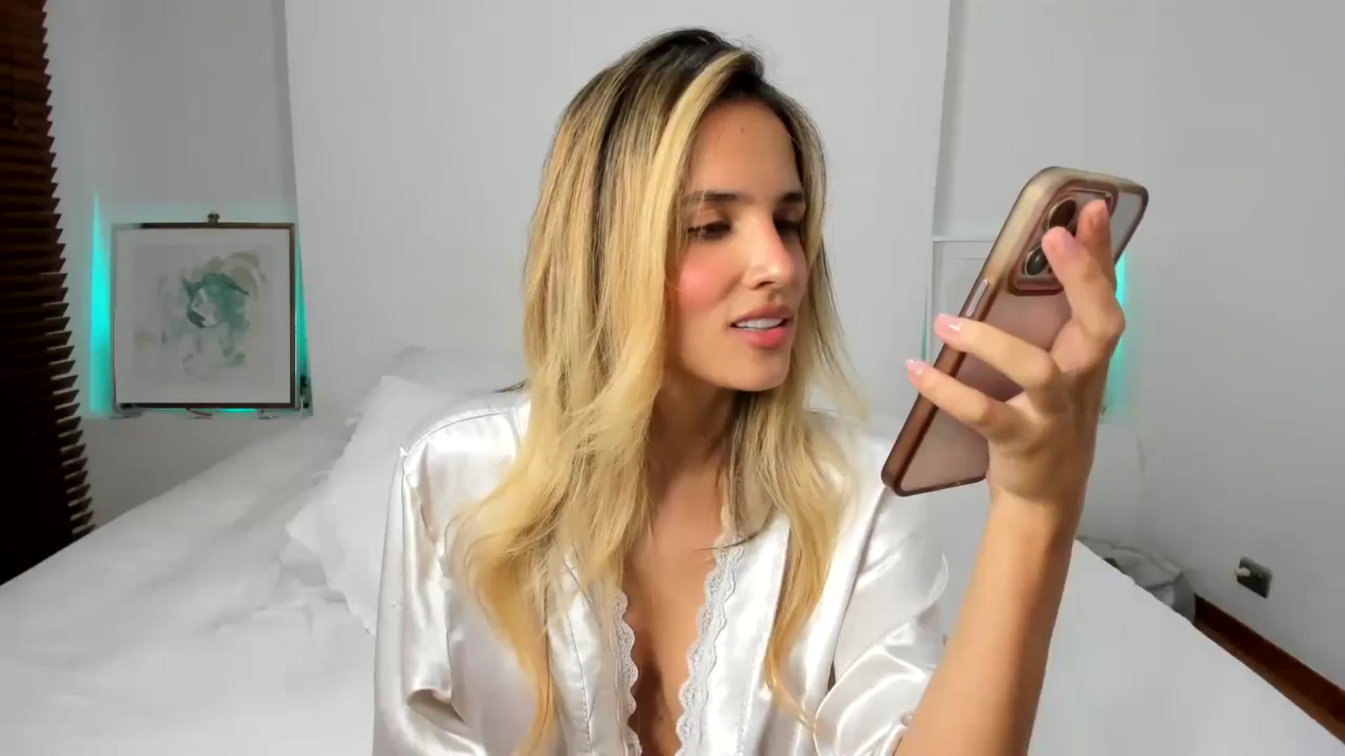 Gallery image thumbnail from EMILIANA_CRUZ's myfreecams stream on, 06/27/2024, 02:47 image 7 of 20
