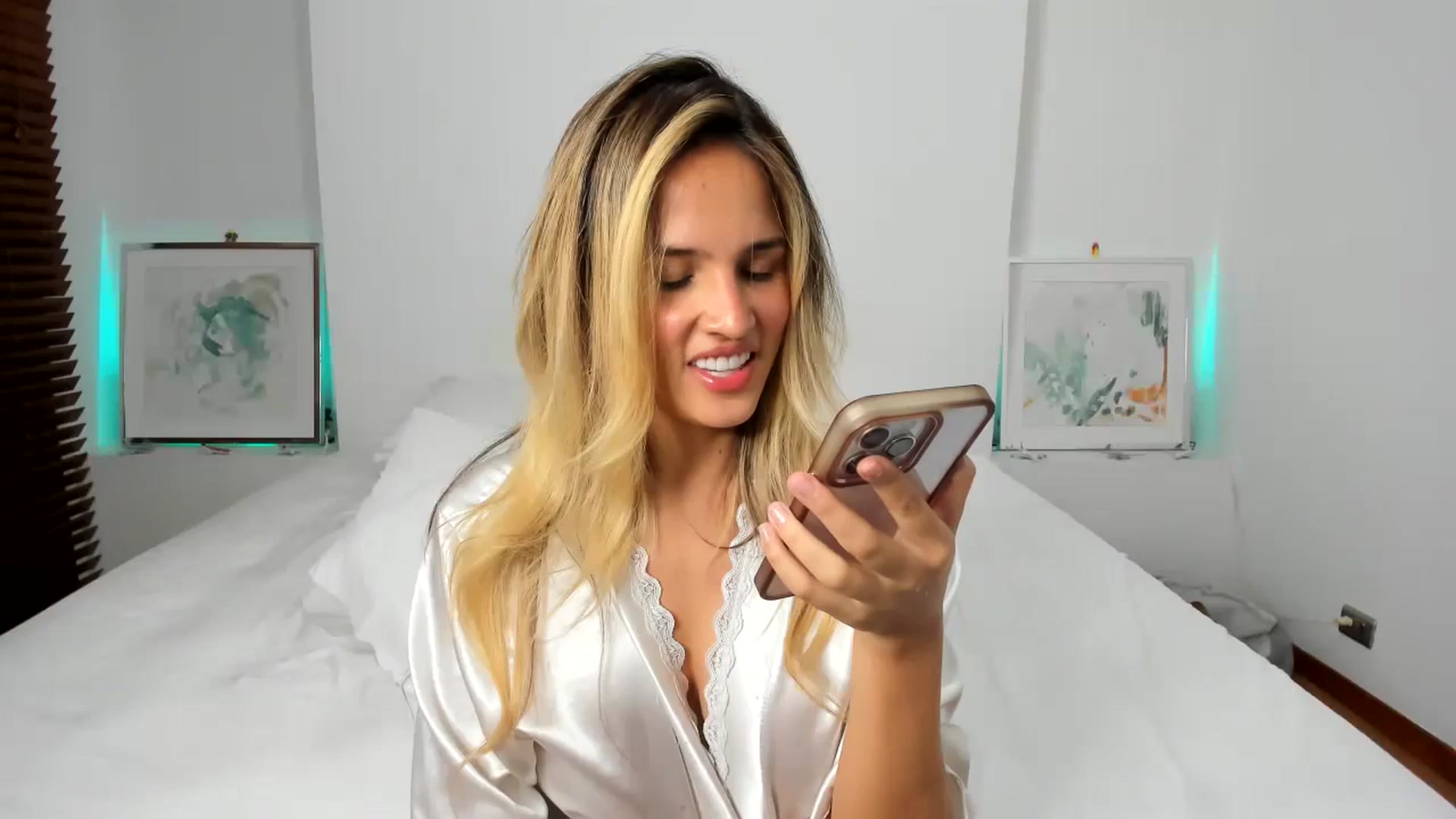 Gallery image thumbnail from EMILIANA_CRUZ's myfreecams stream on, 06/27/2024, 02:47 image 4 of 20
