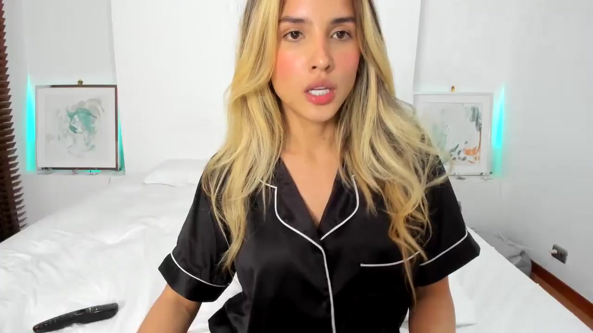 Gallery image thumbnail from EMILIANA_CRUZ's myfreecams stream on, 07/08/2024, 02:57 image 20 of 20
