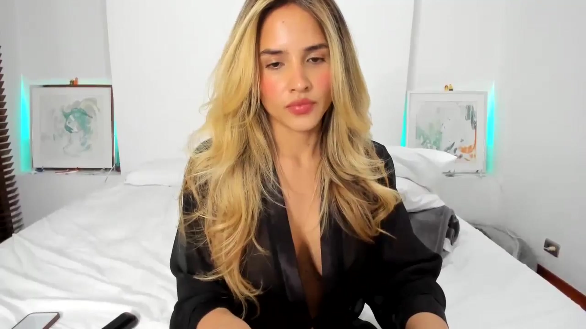 Gallery image thumbnail from EMILIANA_CRUZ's myfreecams stream on, 07/17/2024, 01:10 image 9 of 20