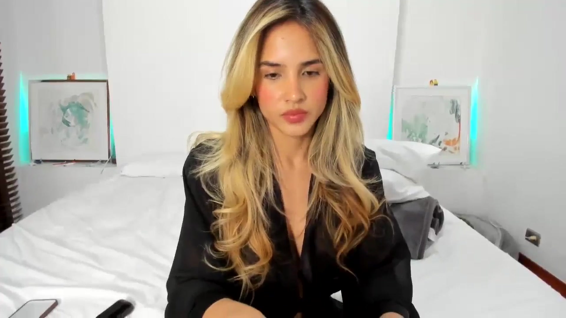 Gallery image thumbnail from EMILIANA_CRUZ's myfreecams stream on, 07/17/2024, 01:10 image 6 of 20