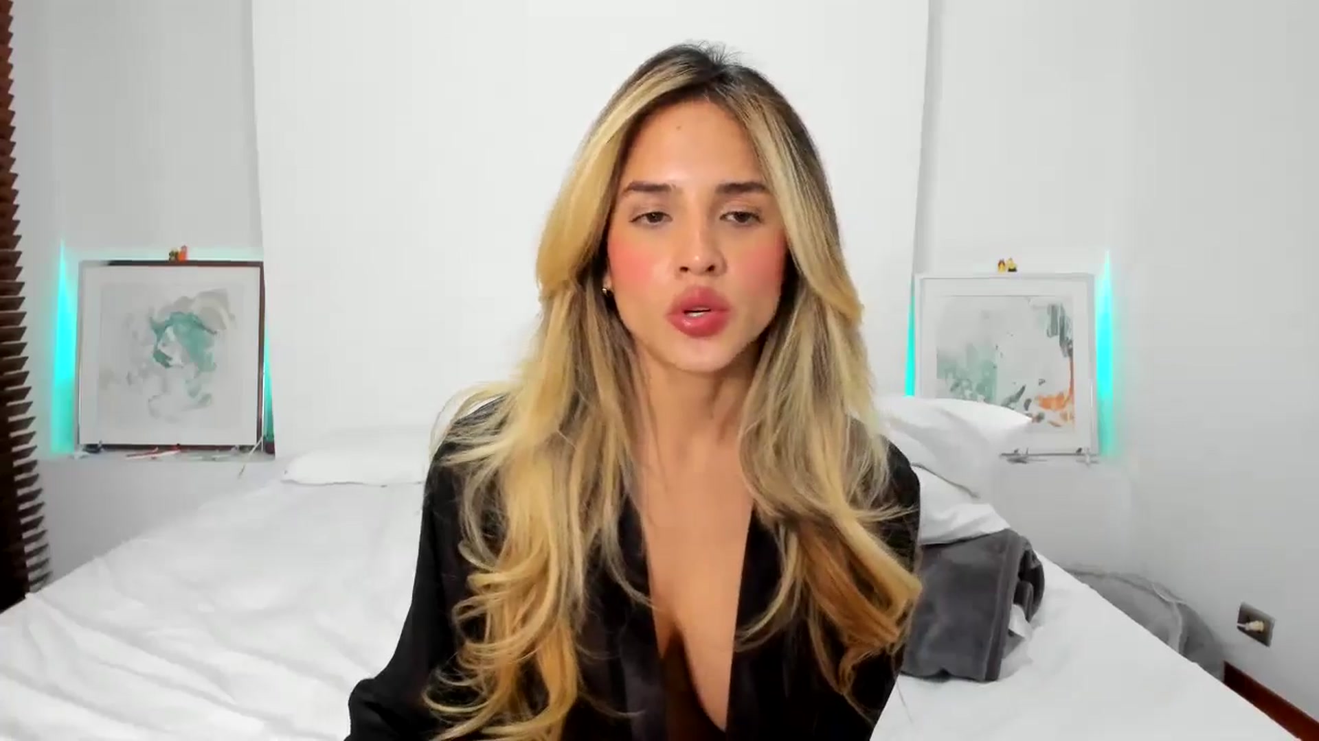 Gallery image thumbnail from EMILIANA_CRUZ's myfreecams stream on, 07/17/2024, 01:10 image 3 of 20