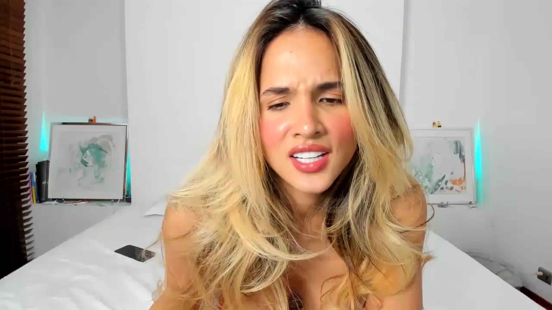 Gallery image thumbnail from EMILIANA_CRUZ's myfreecams stream on, 07/24/2024, 24:01 image 16 of 20
