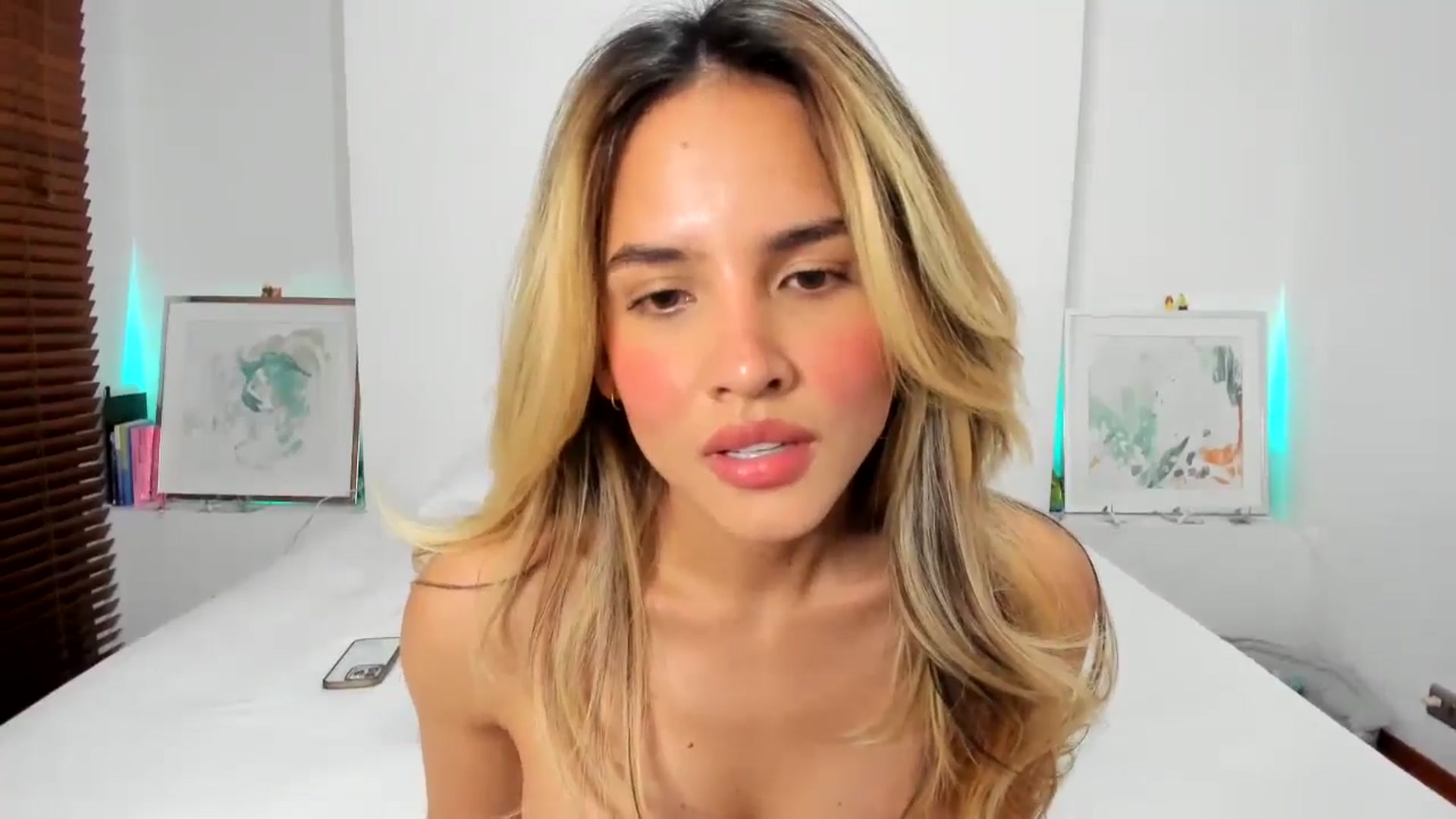 Gallery image thumbnail from EMILIANA_CRUZ's myfreecams stream on, 08/01/2024, 01:29 image 2 of 20
