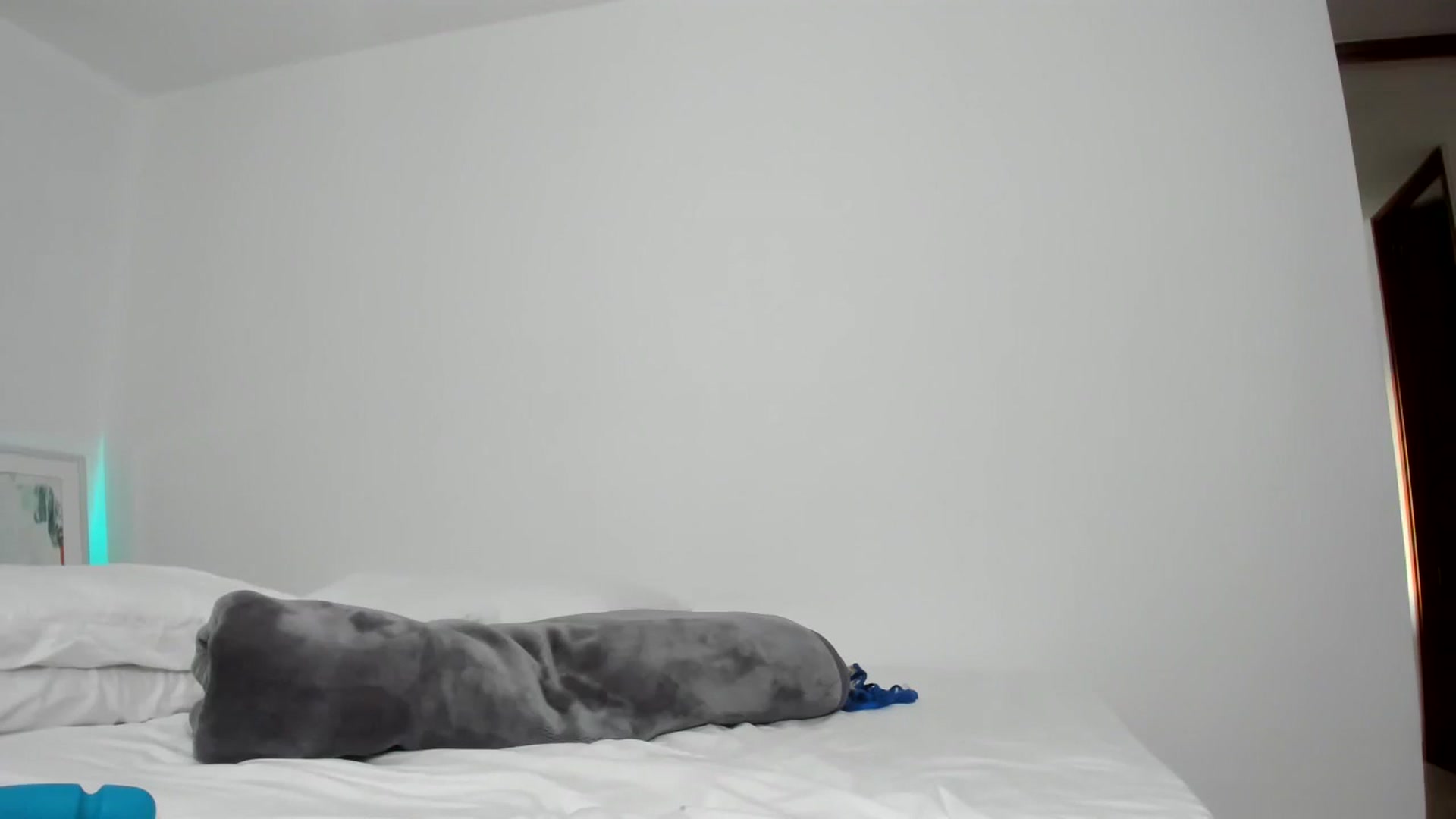 Gallery image thumbnail from EMILIANA_CRUZ's myfreecams stream on, 08/15/2024, 22:58 image 17 of 20