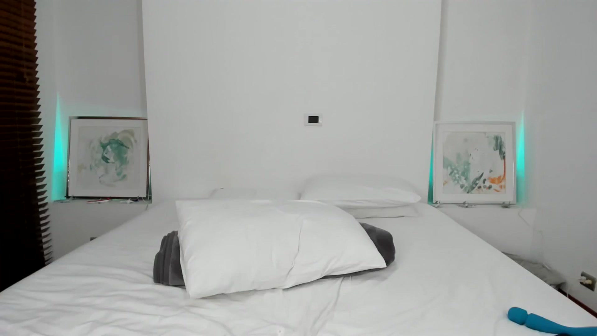 Gallery image thumbnail from EMILIANA_CRUZ's myfreecams stream on, 08/29/2024, 04:11 image 5 of 20